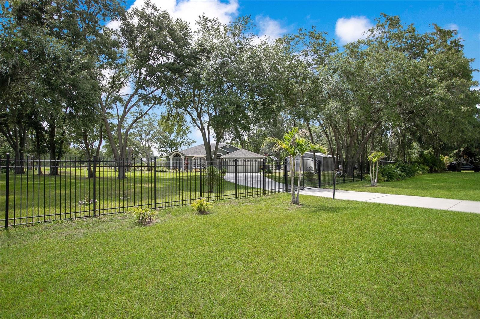 19616 Livingston Ave, Lutz, FL 33559
