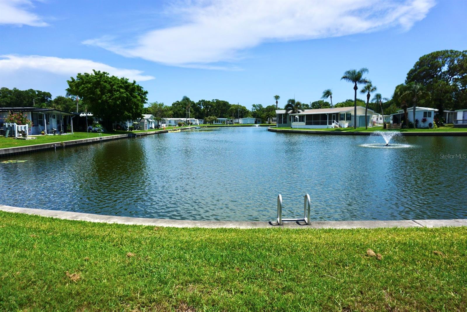 980 7th St NW #71, Largo, FL 33770