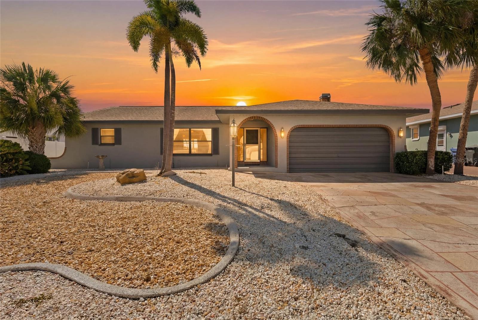 921 Birdie Way, Apollo Beach, FL 33572