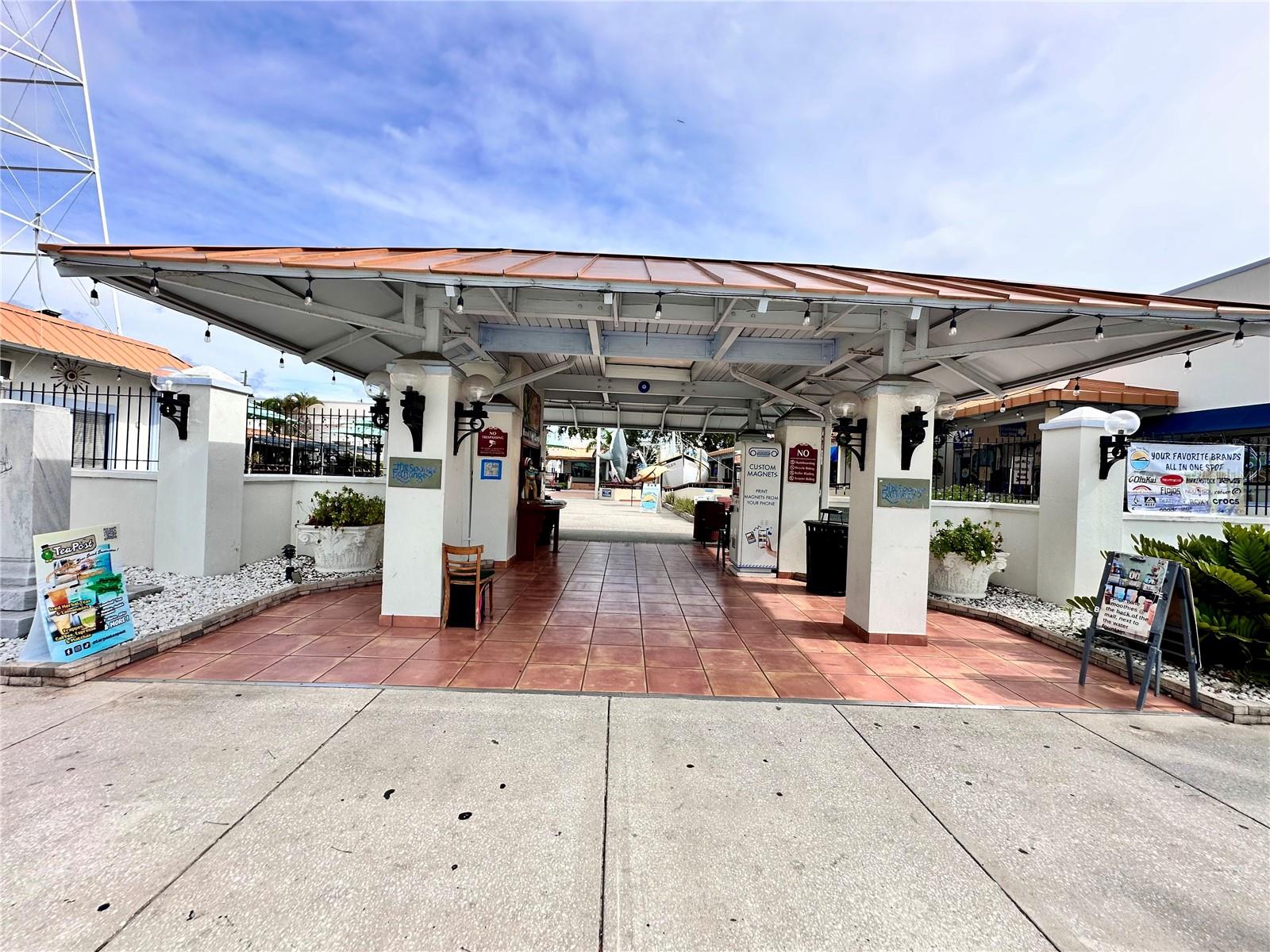 1650 Navigator Ln, Tarpon Springs, FL 34689