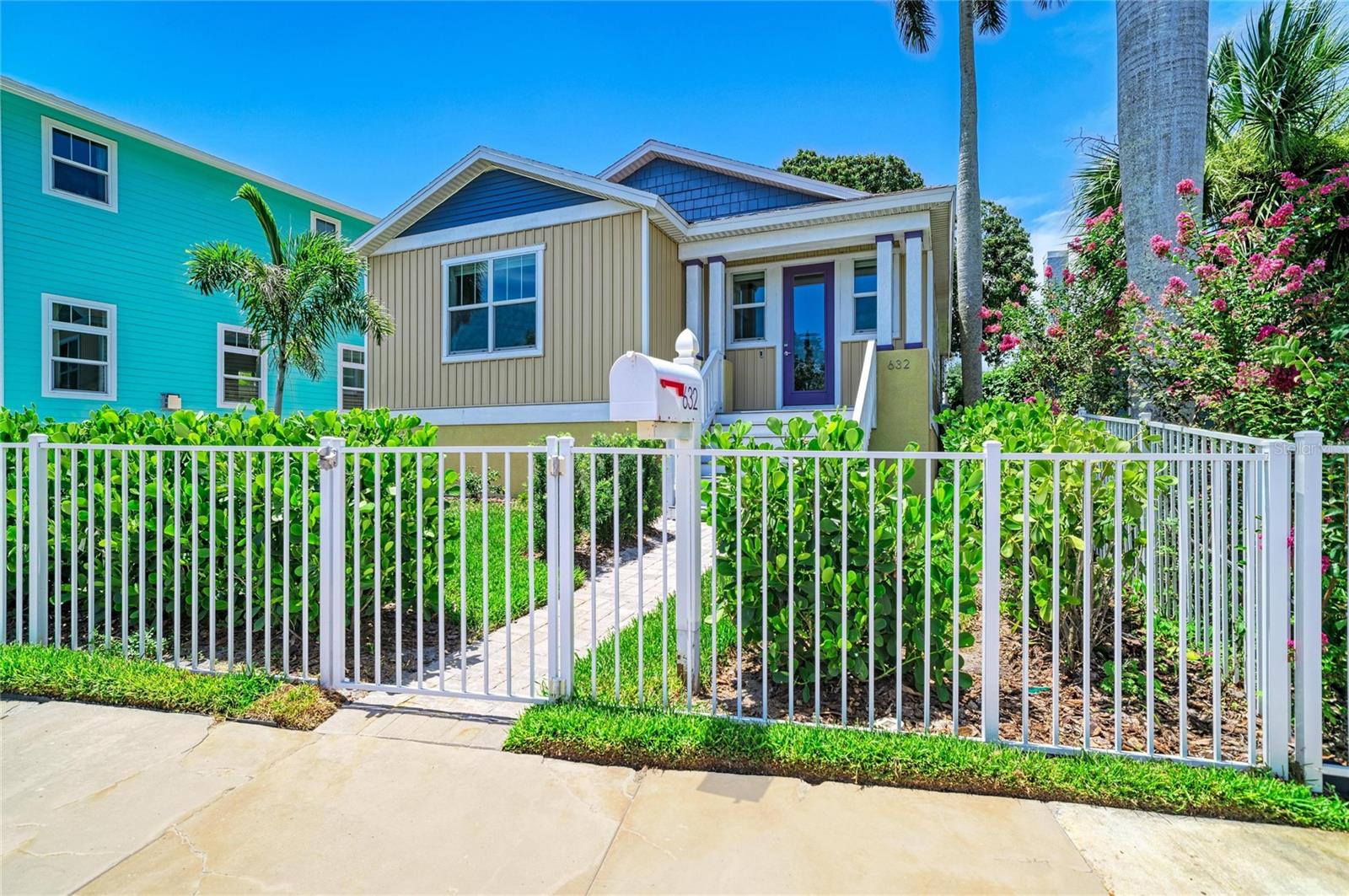 632 Virginia Dr, Bradenton, FL 34205