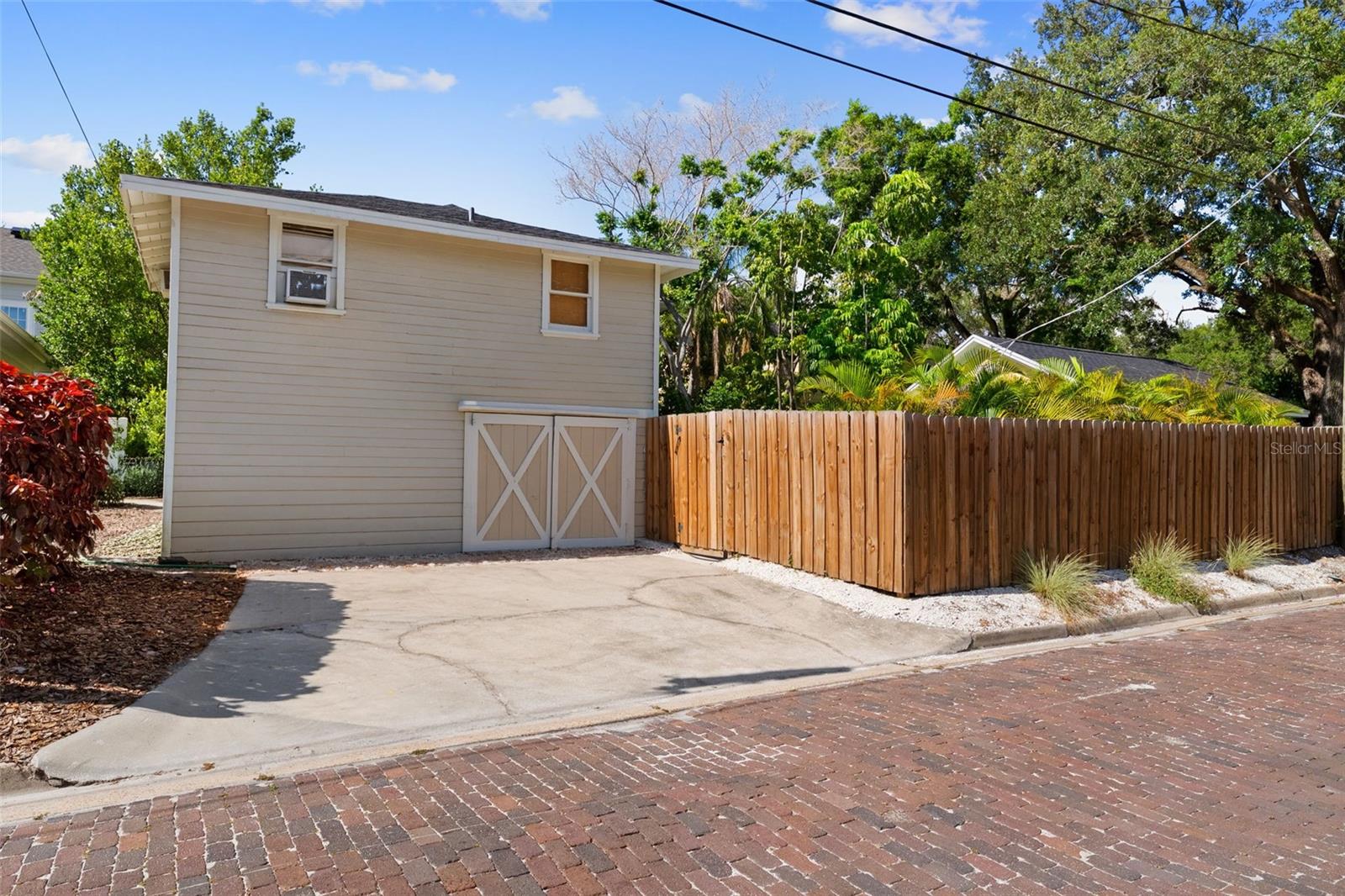 2630 W Prospect Rd, Tampa, FL 33629
