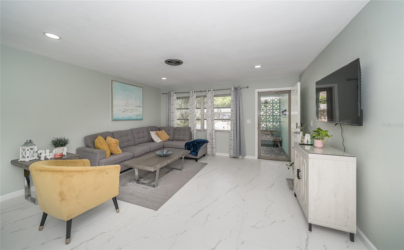2063 Dunston Cove Rd, Clearwater, FL 33755