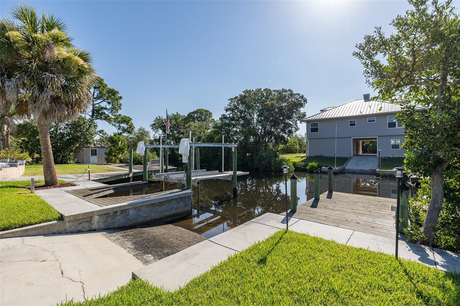 3318 Pineview Dr, Holiday, FL 34691