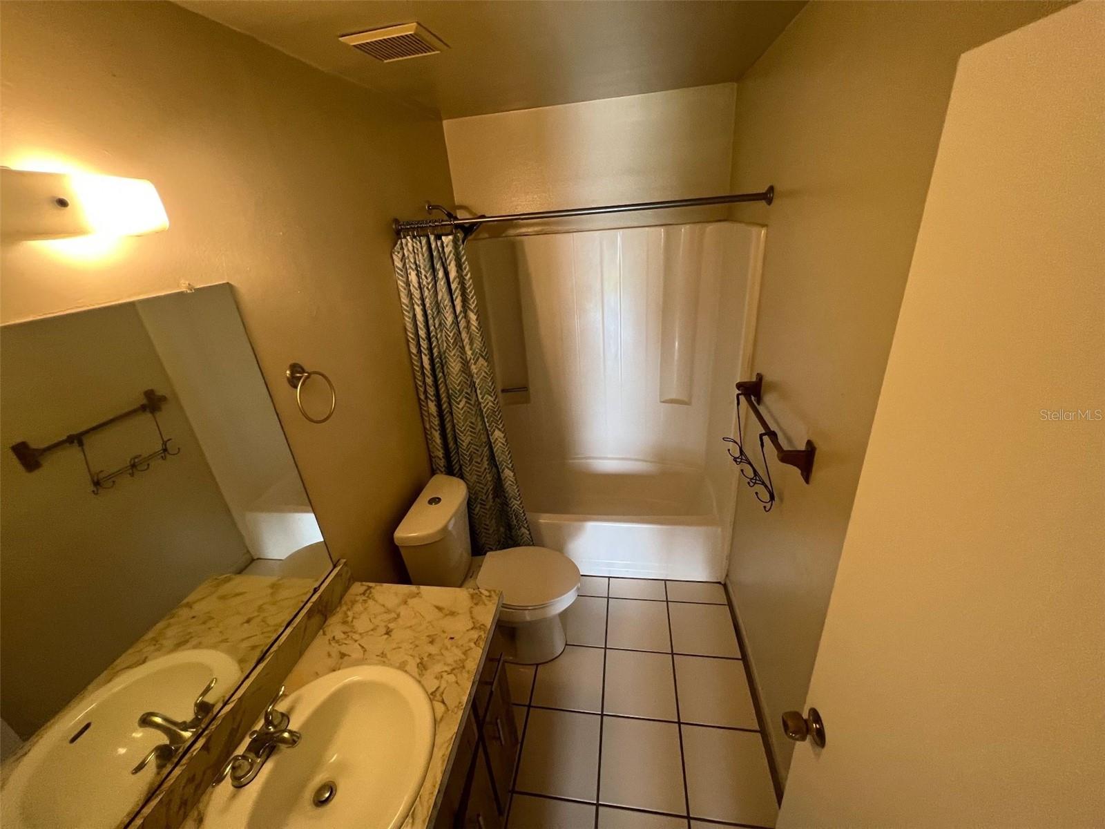 4851 16th St, Zephyrhills, FL 33542