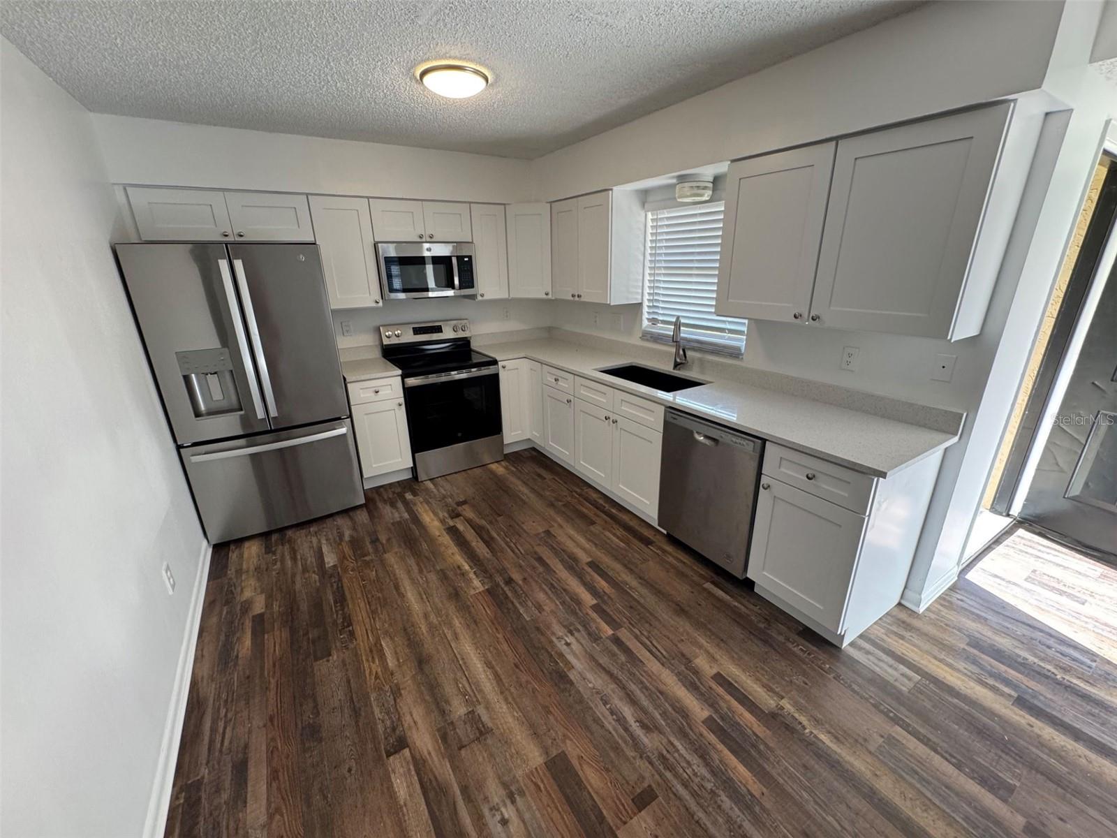 4851 16th St, Zephyrhills, FL 33542