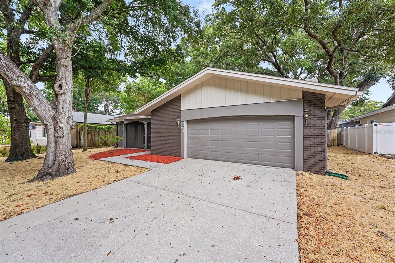 2431 Grove Ridge Dr, Palm Harbor, FL 34683