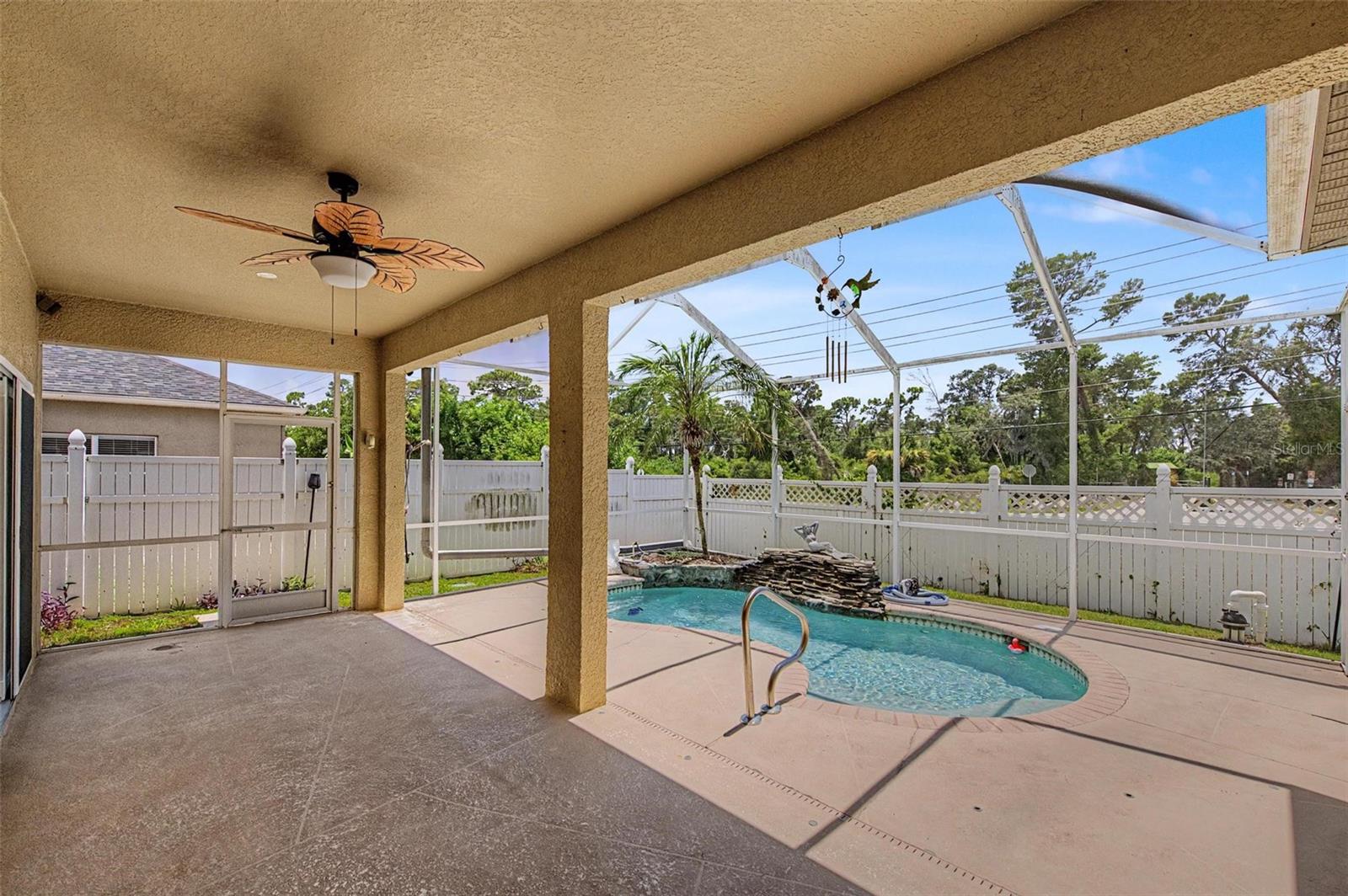 2811 Ravendale Ln, Holiday, FL 34691