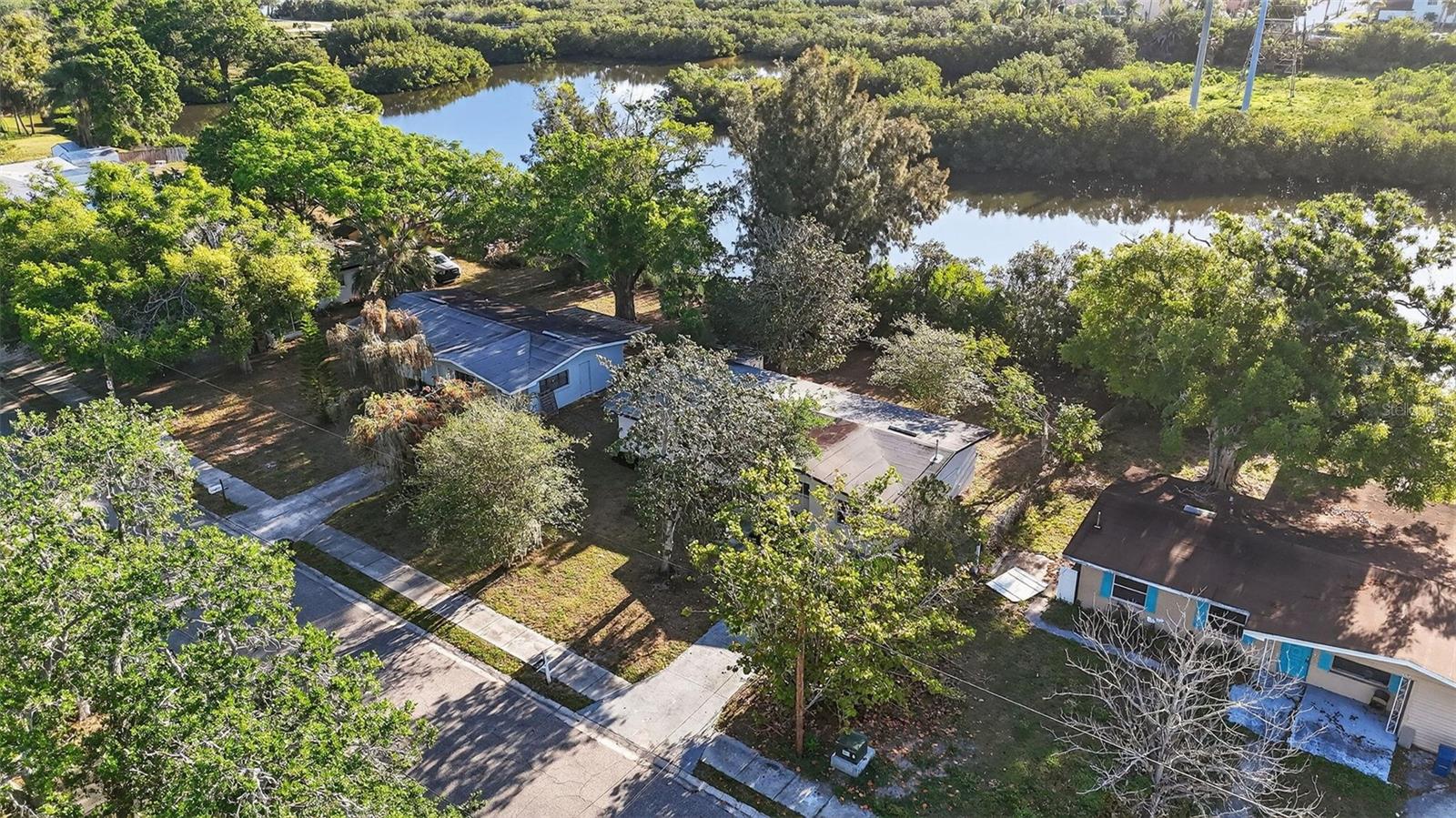 413 Country Club Dr, Oldsmar, FL 34677