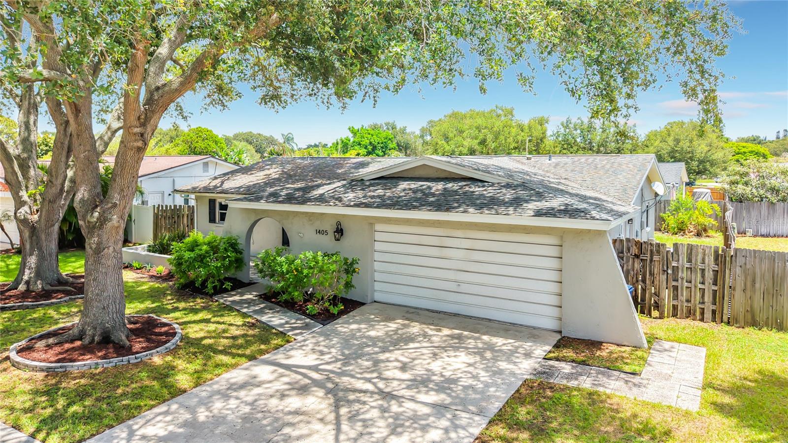 1405 Overcash Dr, Dunedin, FL 34698