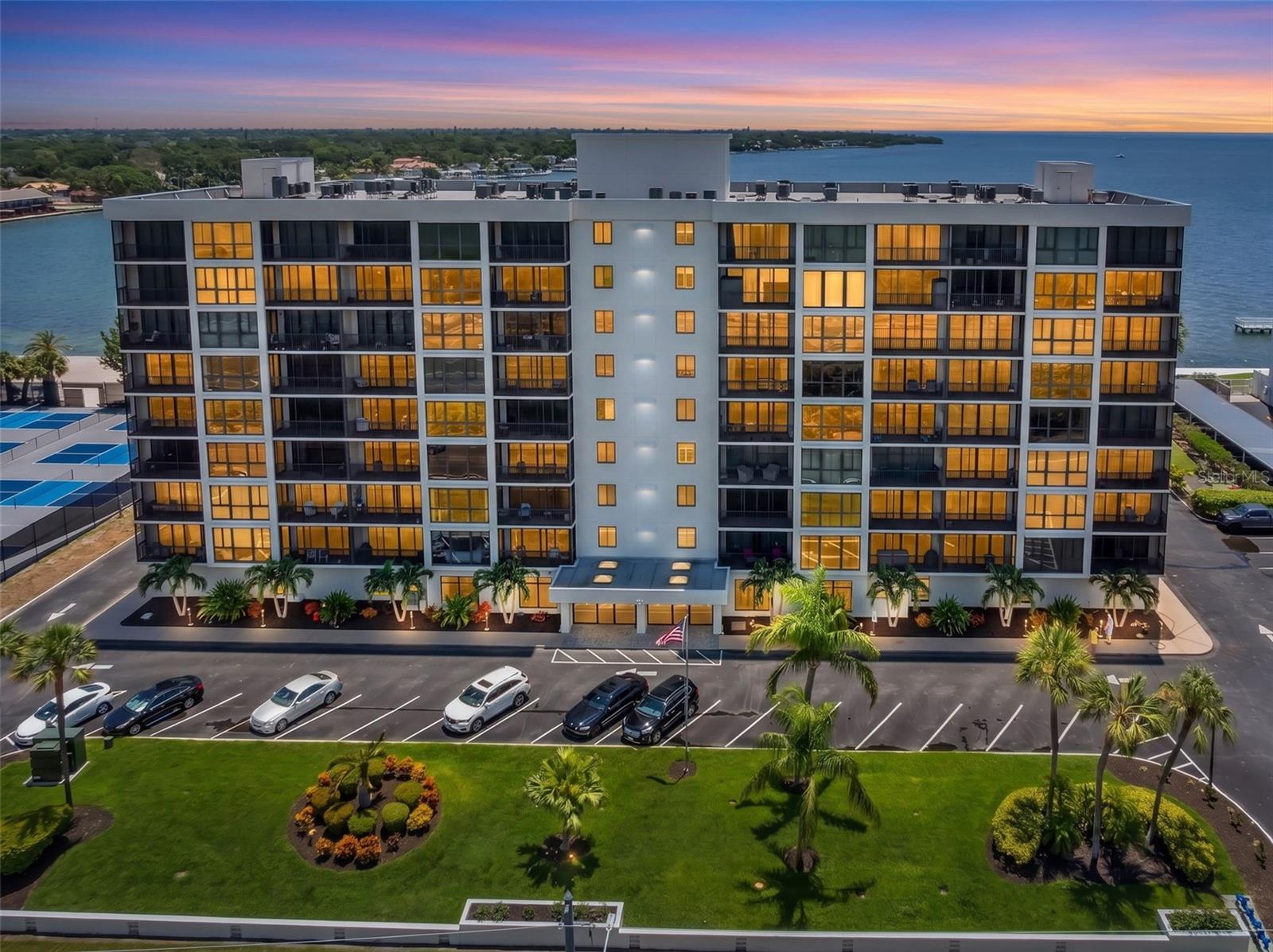 7100 Sunshine Skyway Ln S #704, St Petersburg, FL 33711