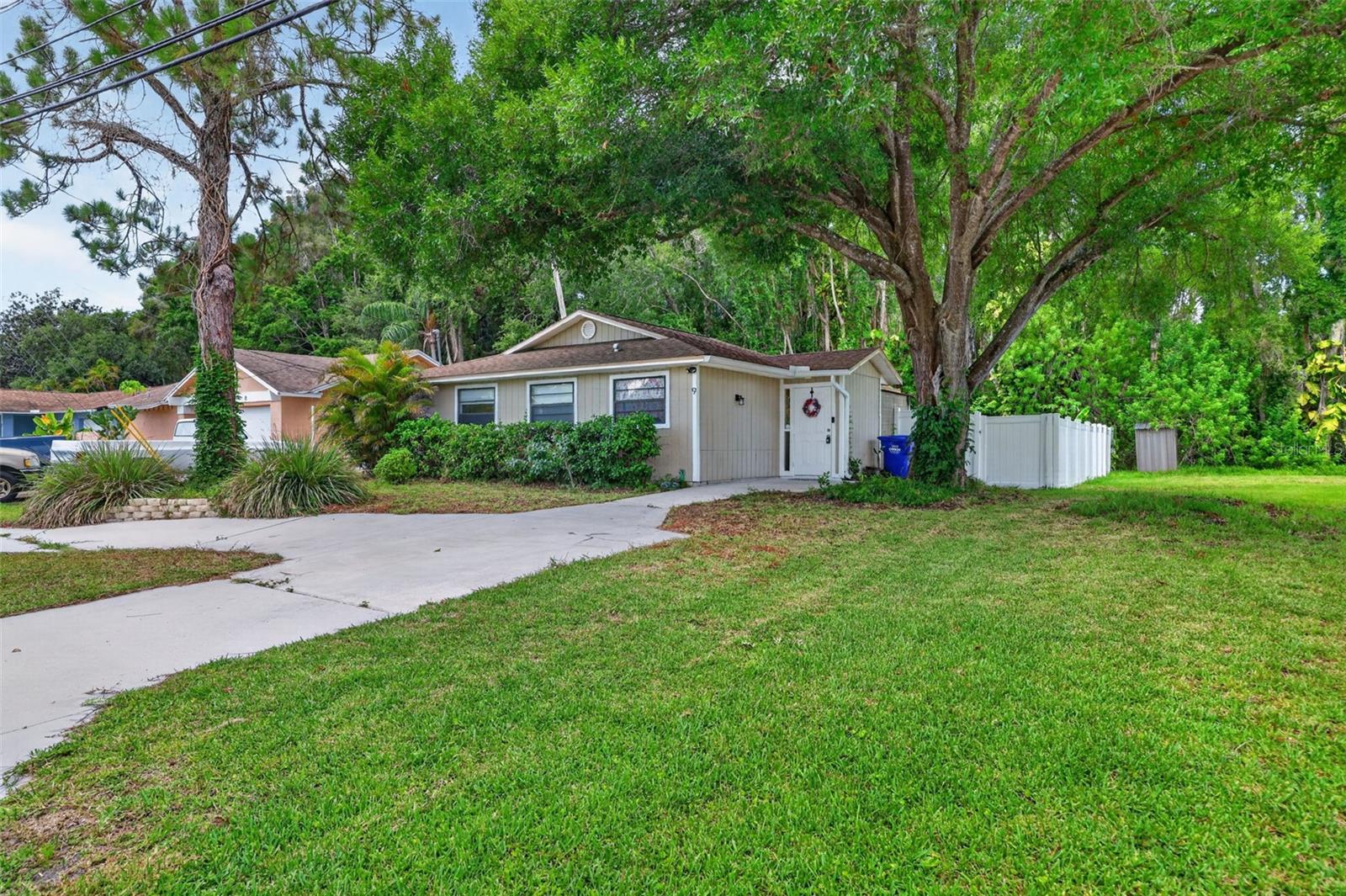 9 Freshwater Dr, Palm Harbor, FL 34684