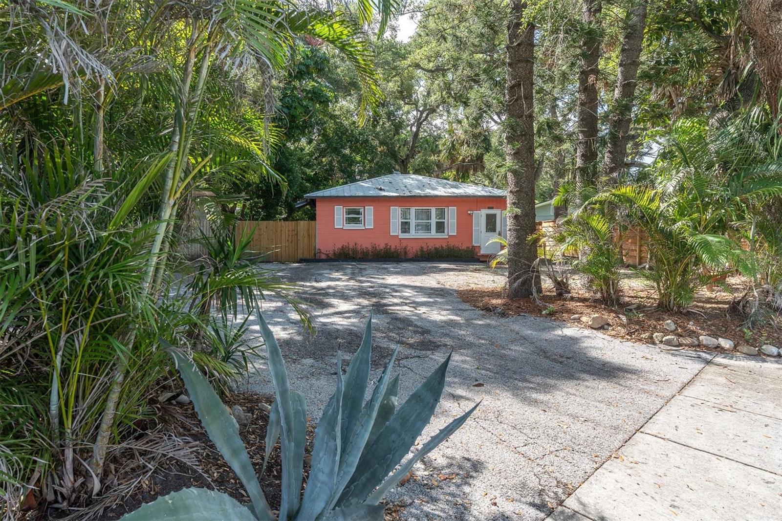 2925 Park St N, St Petersburg, FL 33710