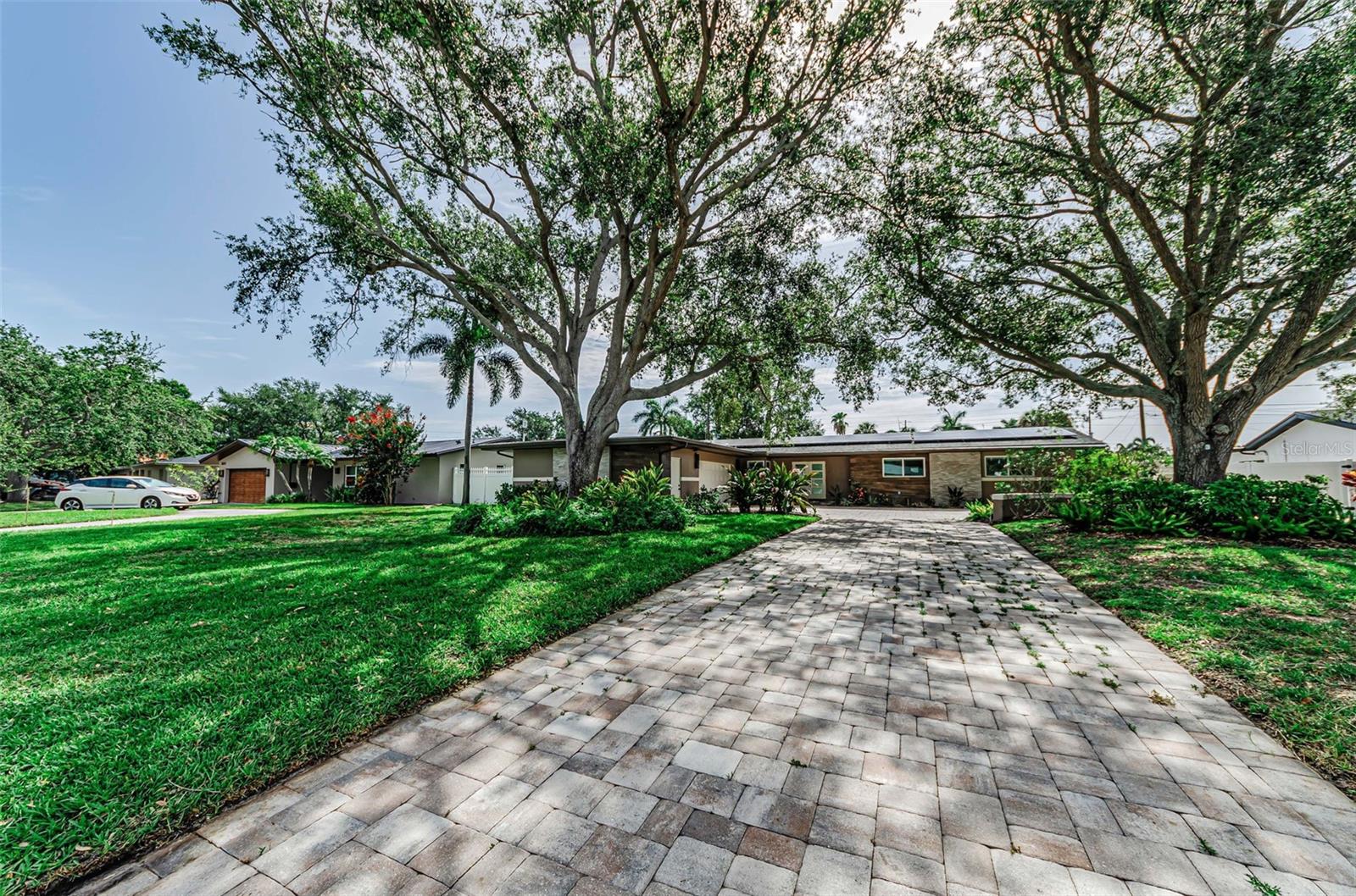 861 Rafael Blvd NE, St Petersburg, FL 33704
