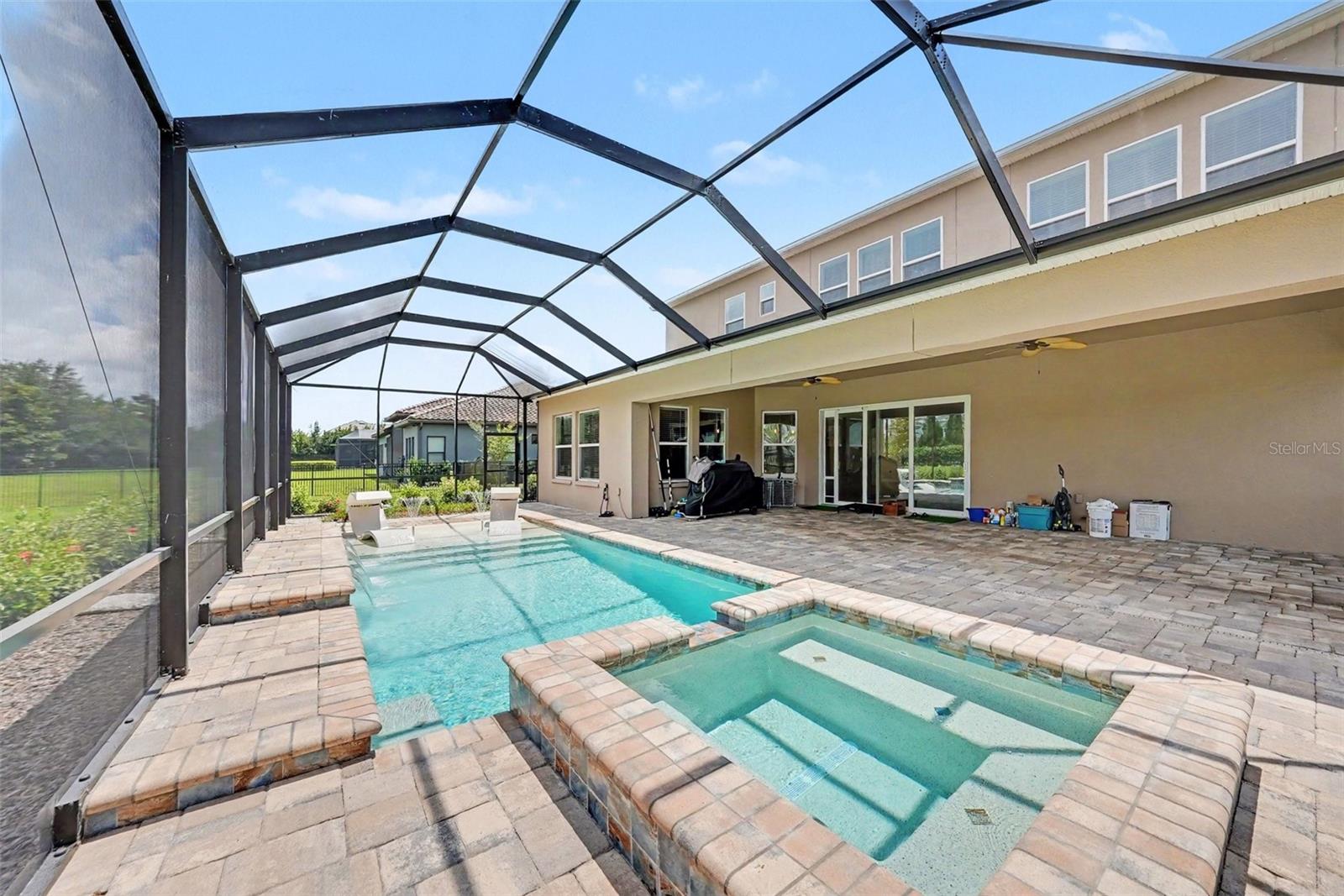 17823 Daisy Farm Dr, Lutz, FL 33559