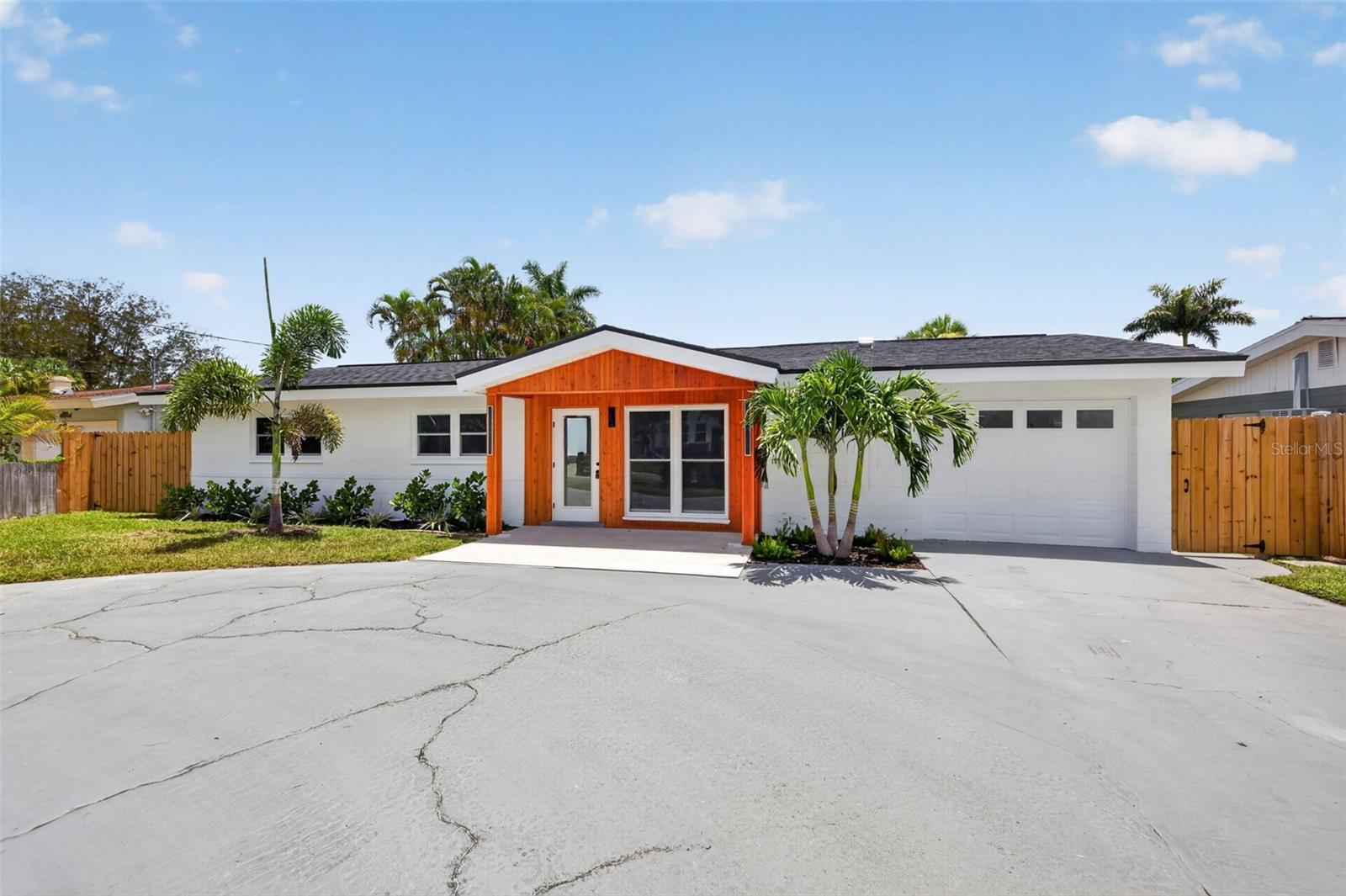 1524 Carson Cir NE, St Petersburg, FL 33703