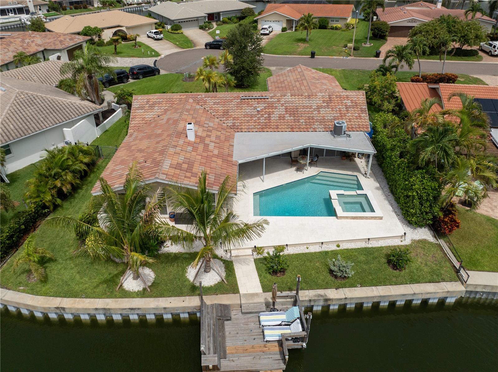 1924 Michigan Ave NE, St Petersburg, FL 33703