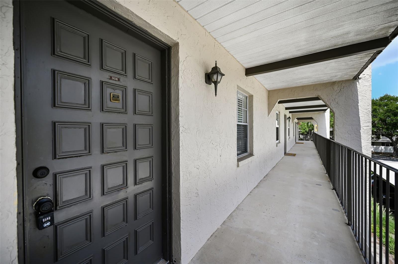 8765 Bardmoor Blvd #306, Seminole, FL 33777