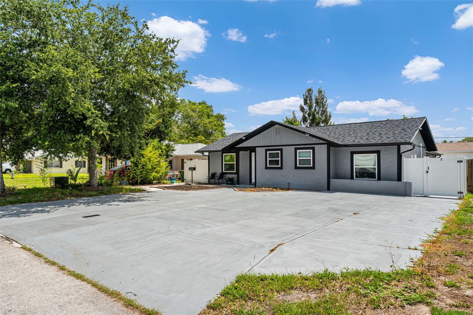 1305 29th St W, Bradenton, FL 34205