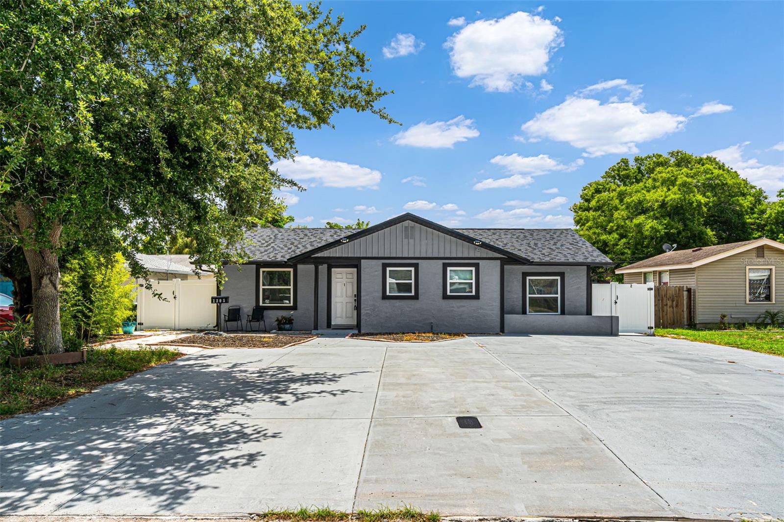 1305 29th St W, Bradenton, FL 34205