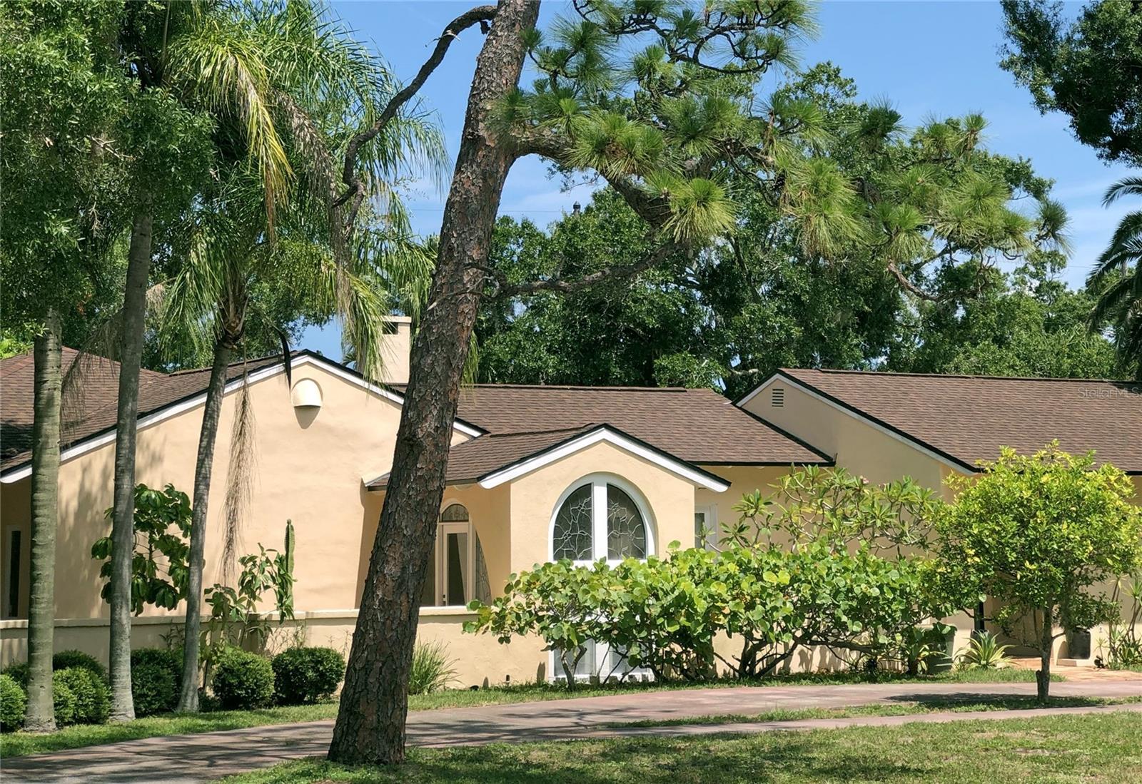 1330 Indian Rocks Rd, Belleair, FL 33756