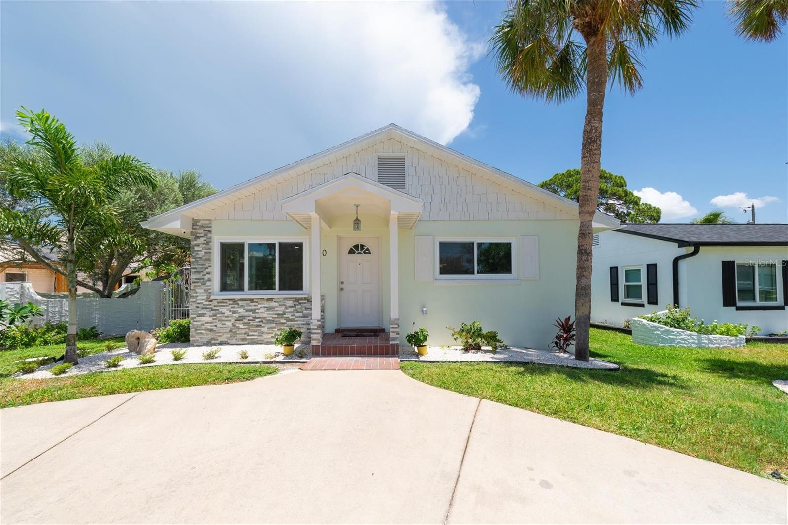 150 42nd Ave, St Pete Beach, FL 33706
