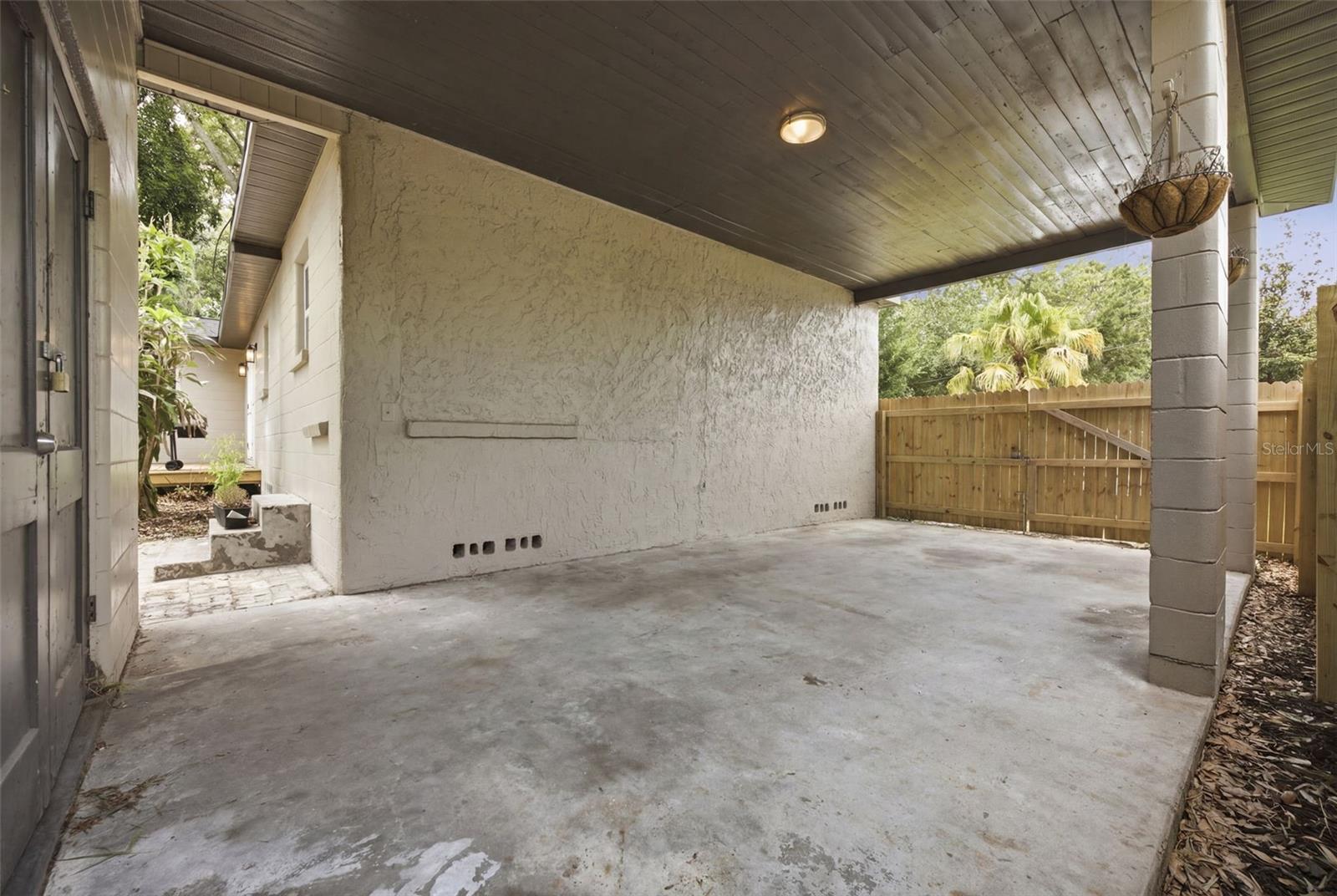 8719 N Temple Ave, Tampa, FL 33617