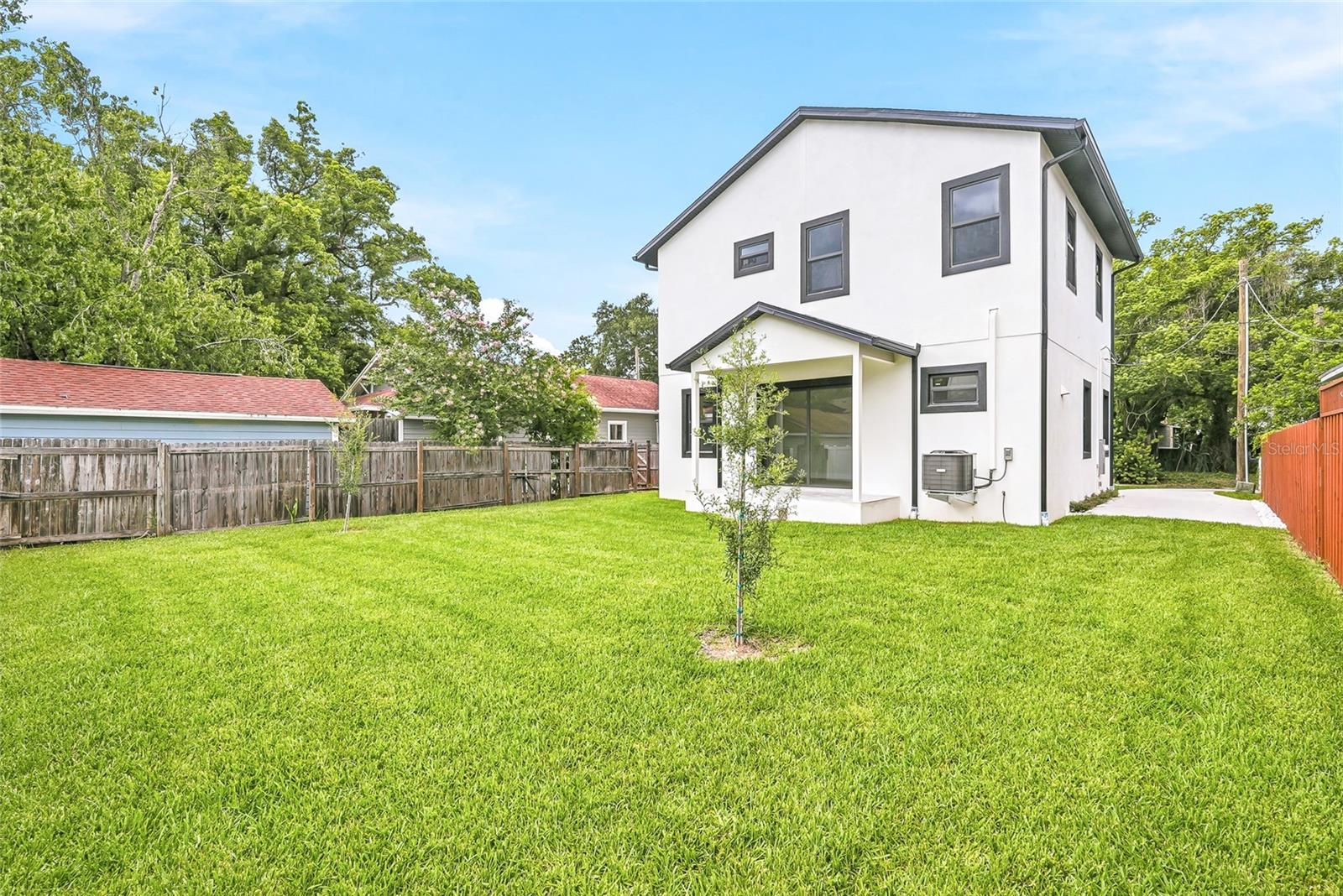 7106 N 10th St, Tampa, FL 33604