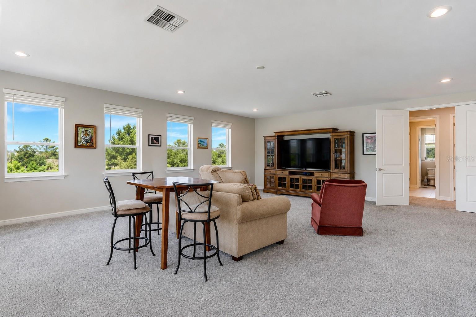 18014 Woodland View Dr, Lutz, FL 33548