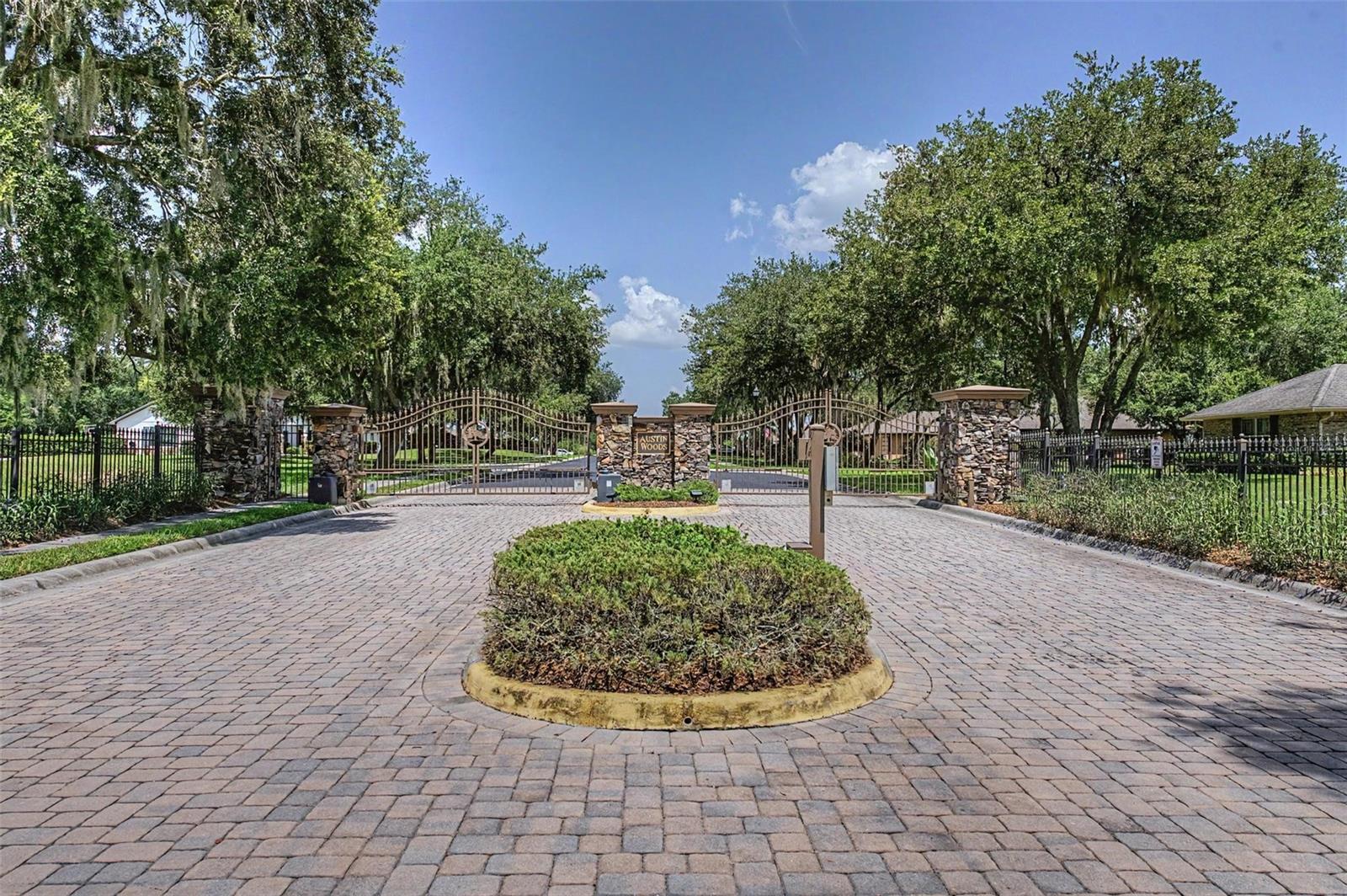27928 Austin Woods Dr, Dade City, FL 33525