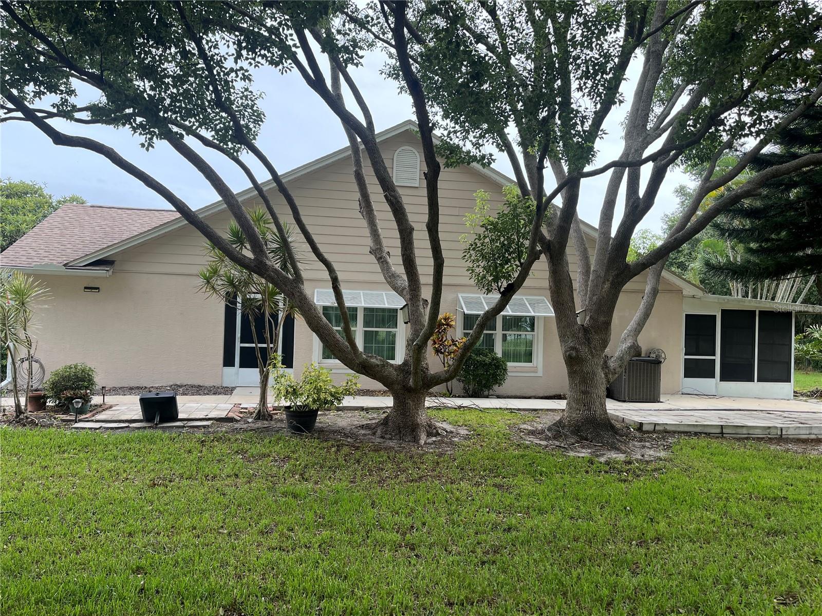 2387 Bentley Dr, Palm Harbor, FL 34684