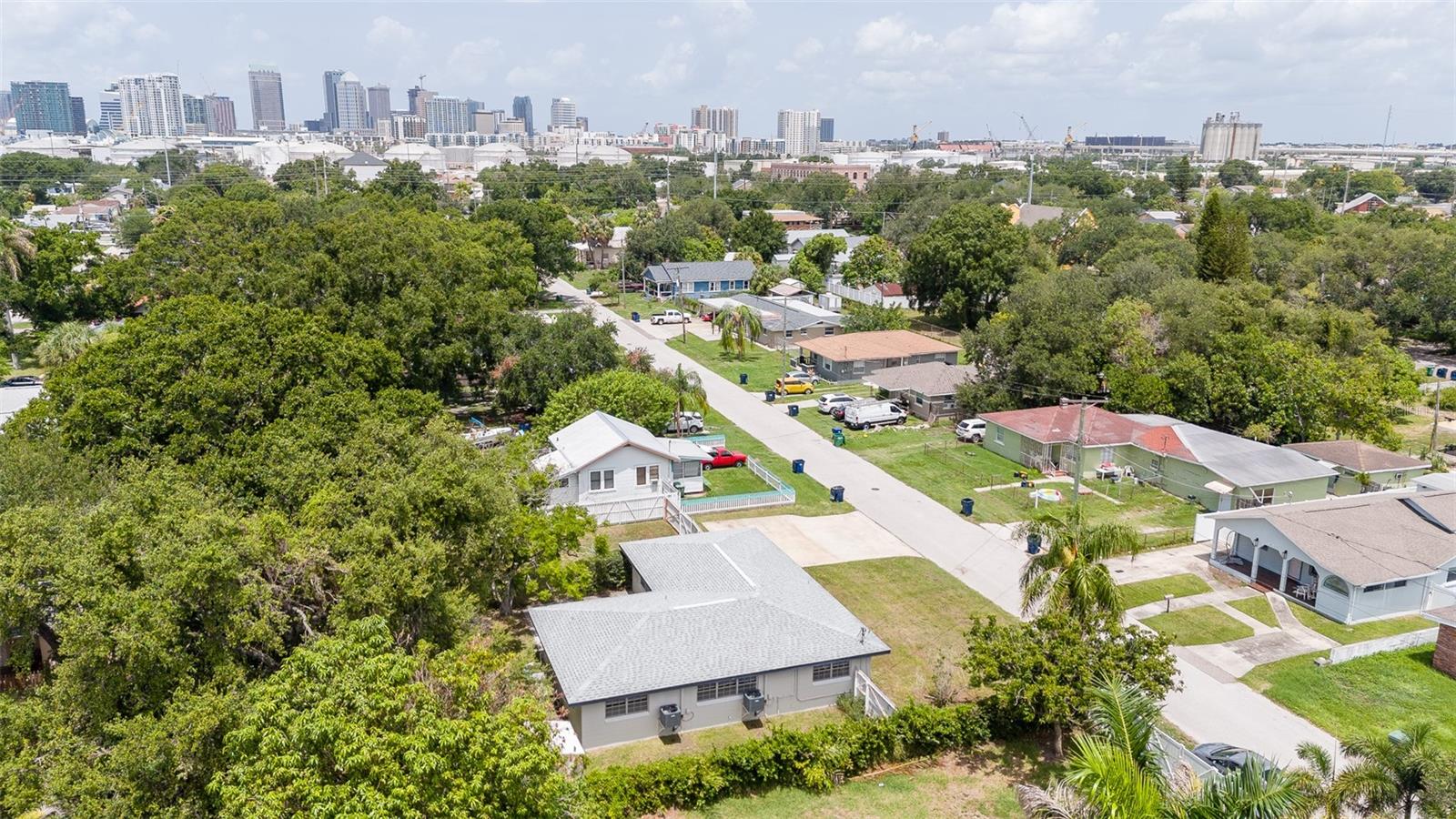 2421 Linsey St, Tampa, FL 33605
