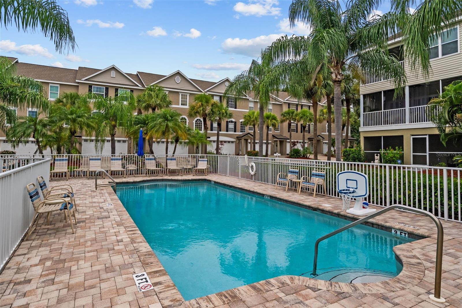38 Seagrape Cir, Clearwater, FL 33759