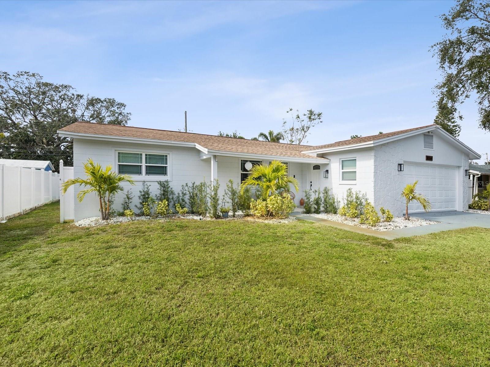10264 Oakhurst Rd, Largo, FL 33774