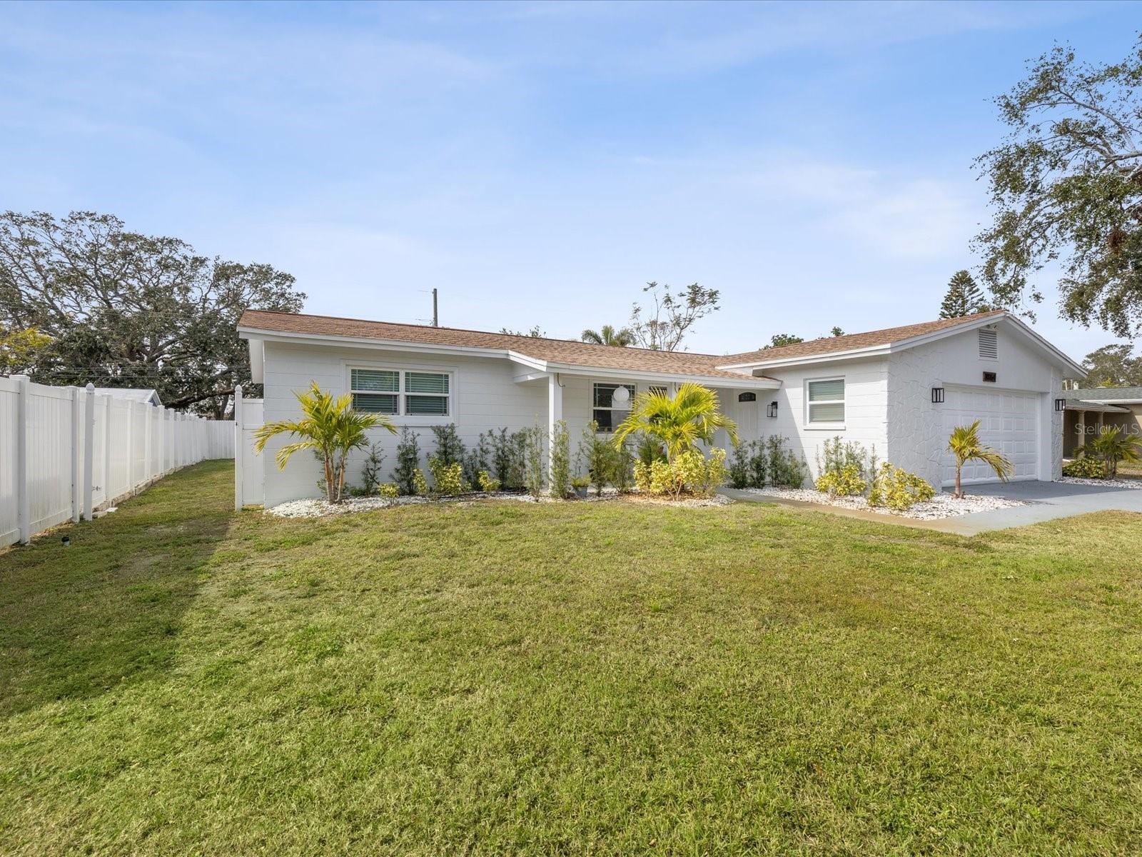 10264 Oakhurst Rd, Largo, FL 33774