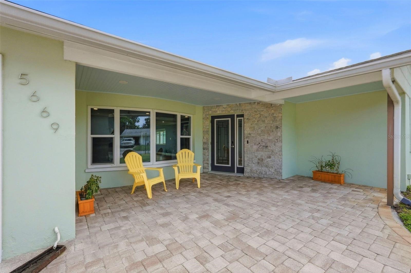5669 45th Ave N, Kenneth City, FL 33709