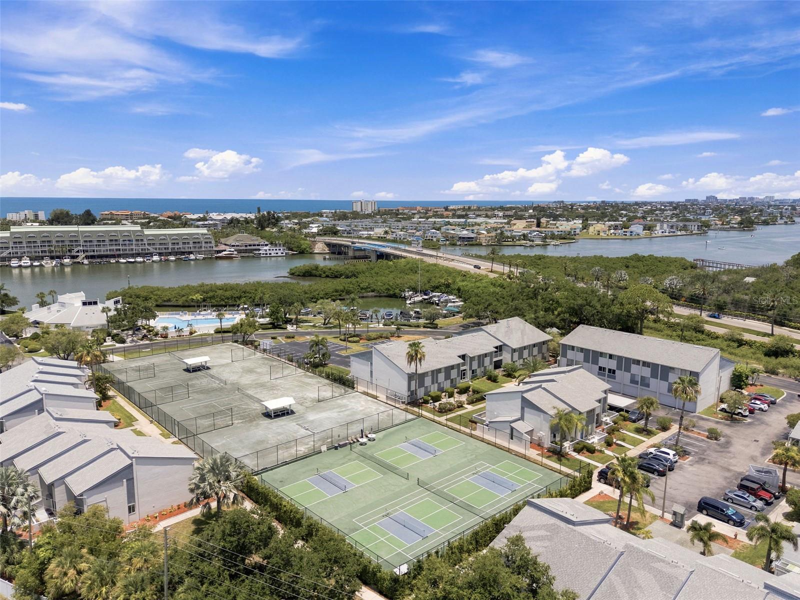 14800 Walsingham Rd #702, Largo, FL 33774