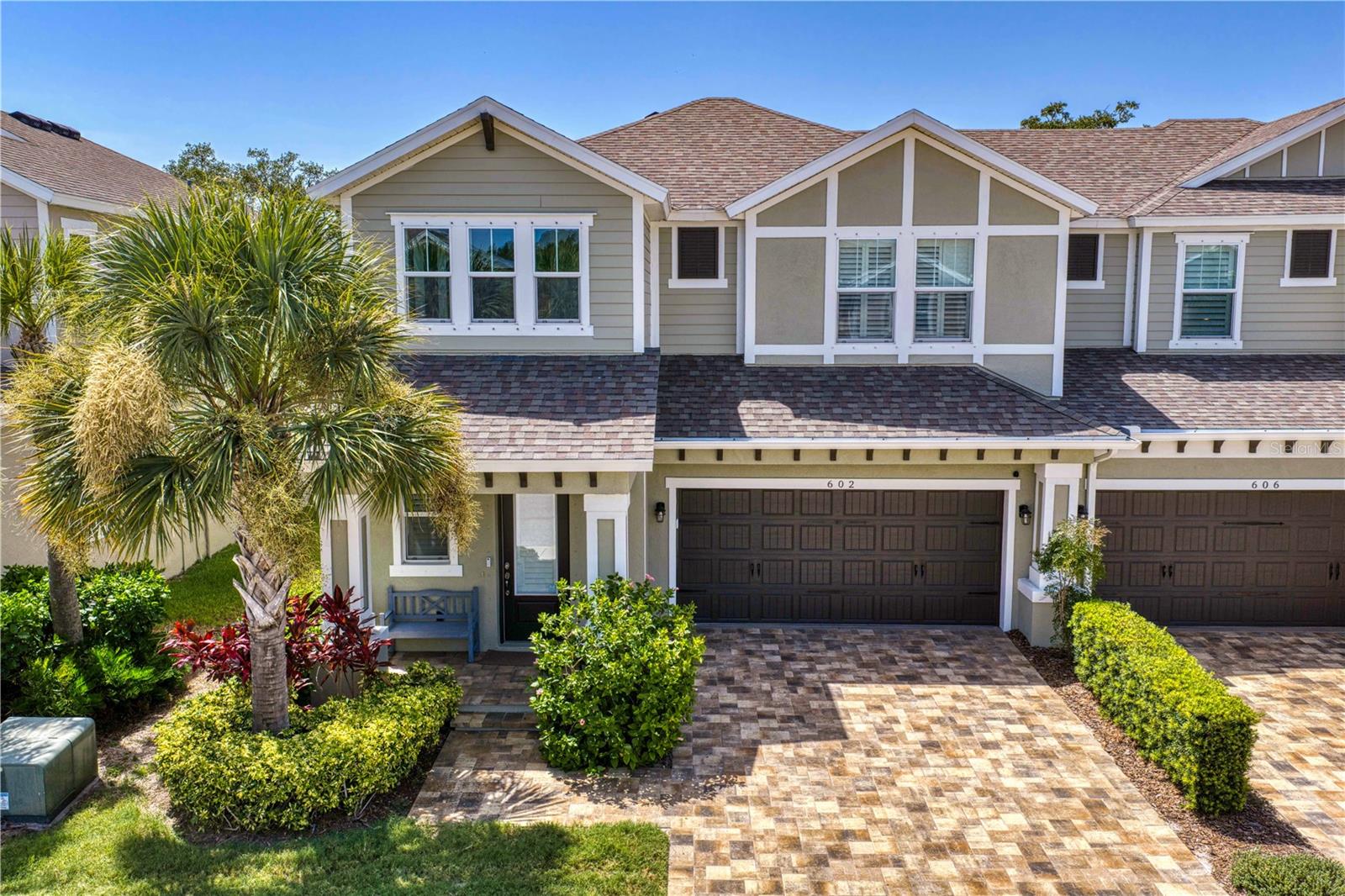 602 Ozona Village Dr, Palm Harbor, FL 34683