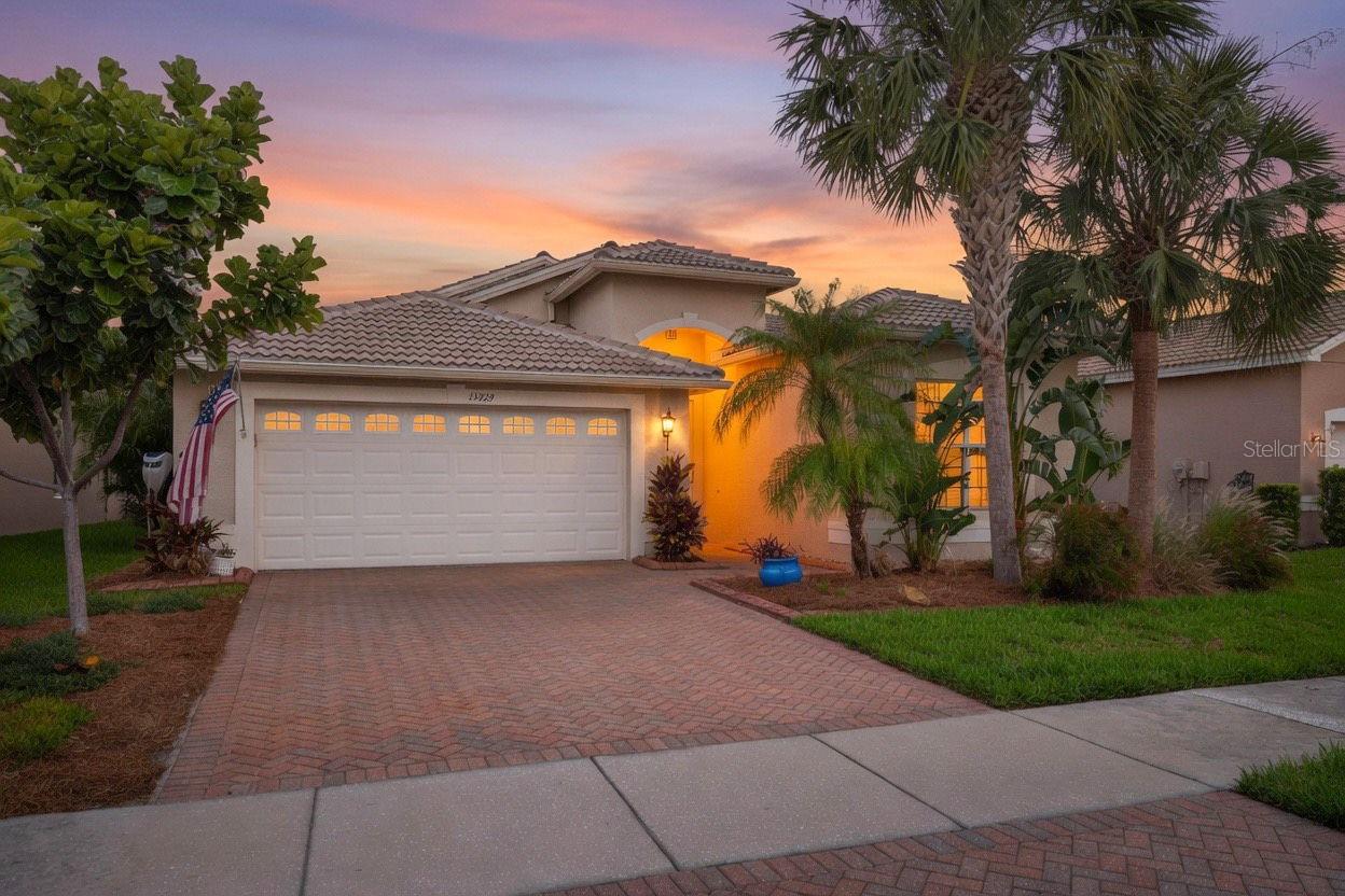 15929 Golden Lakes Dr, Wimauma, FL 33598