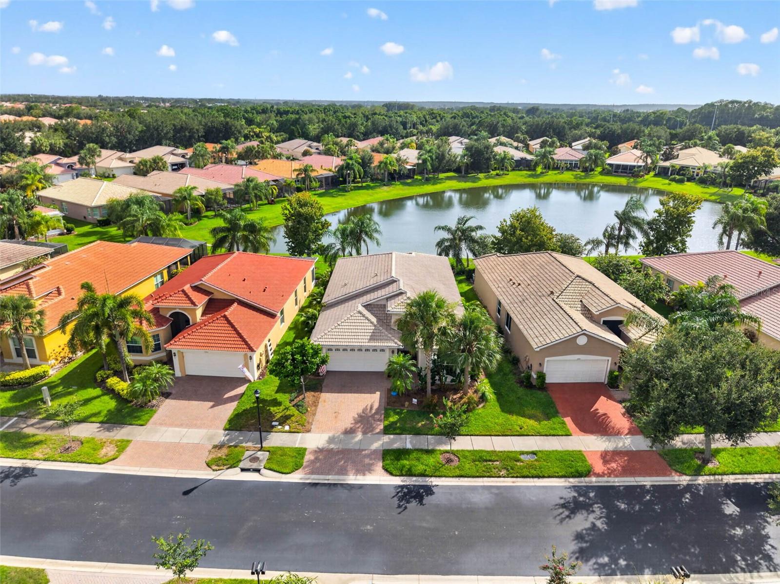 15929 Golden Lakes Dr, Wimauma, FL 33598