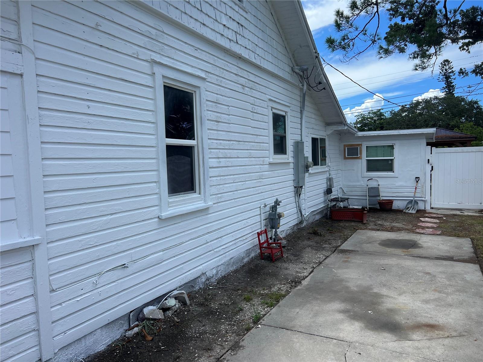 526 14th Ave S, St Petersburg, FL 33701