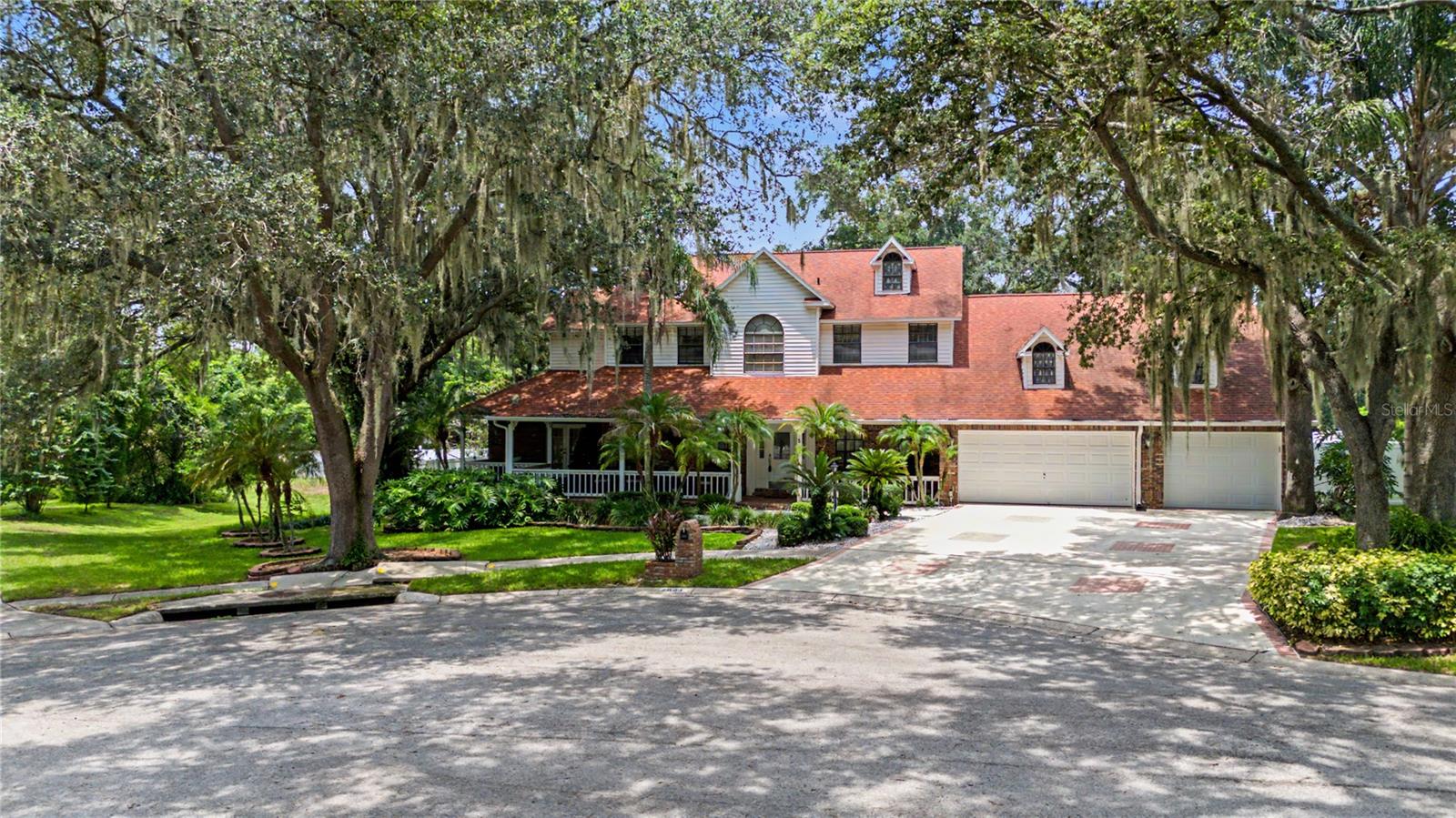 2004 Oakwood Knoll Ct, Valrico, FL 33596