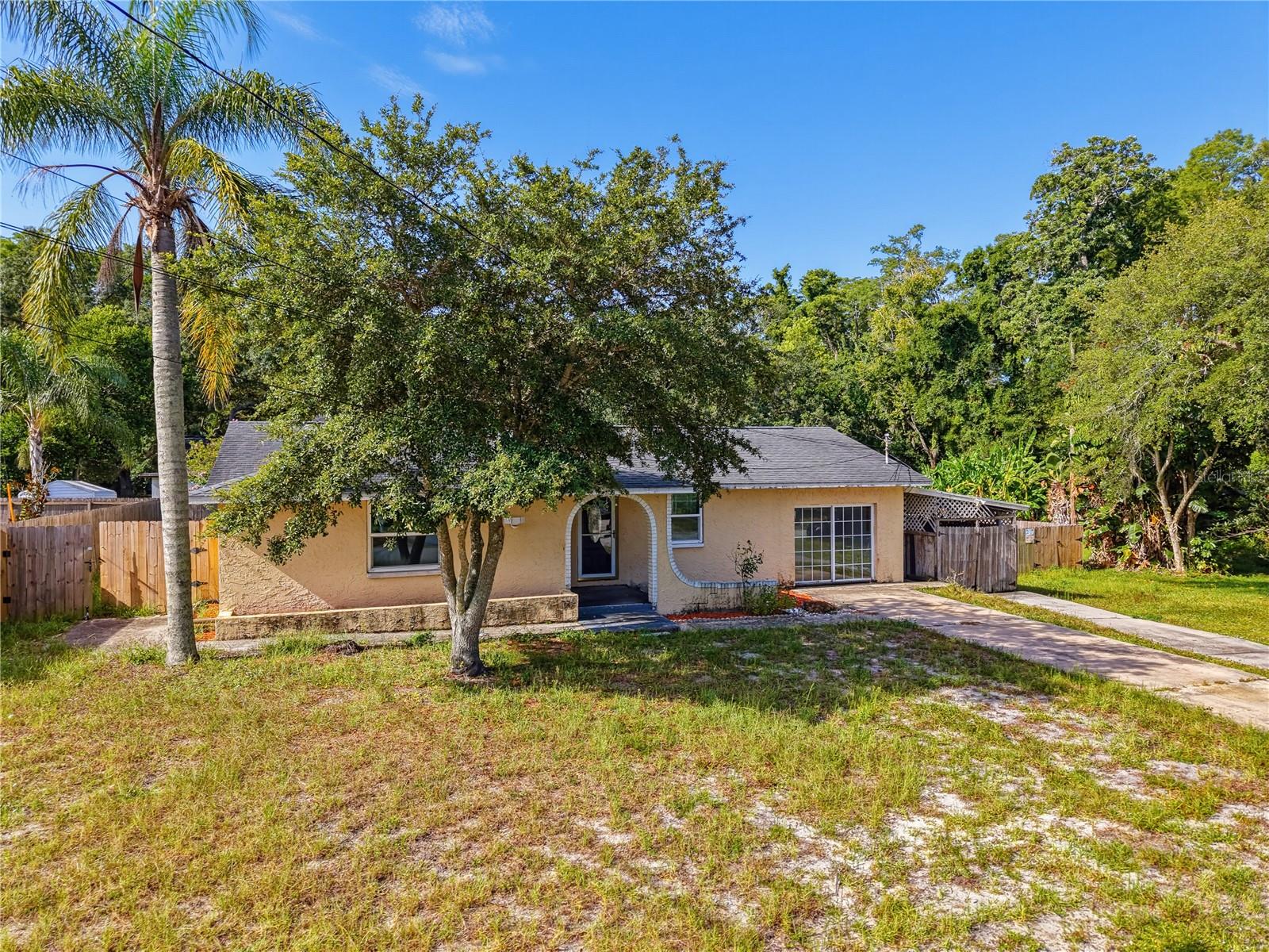 1116 E Oakwood St, Tarpon Springs, FL 34689