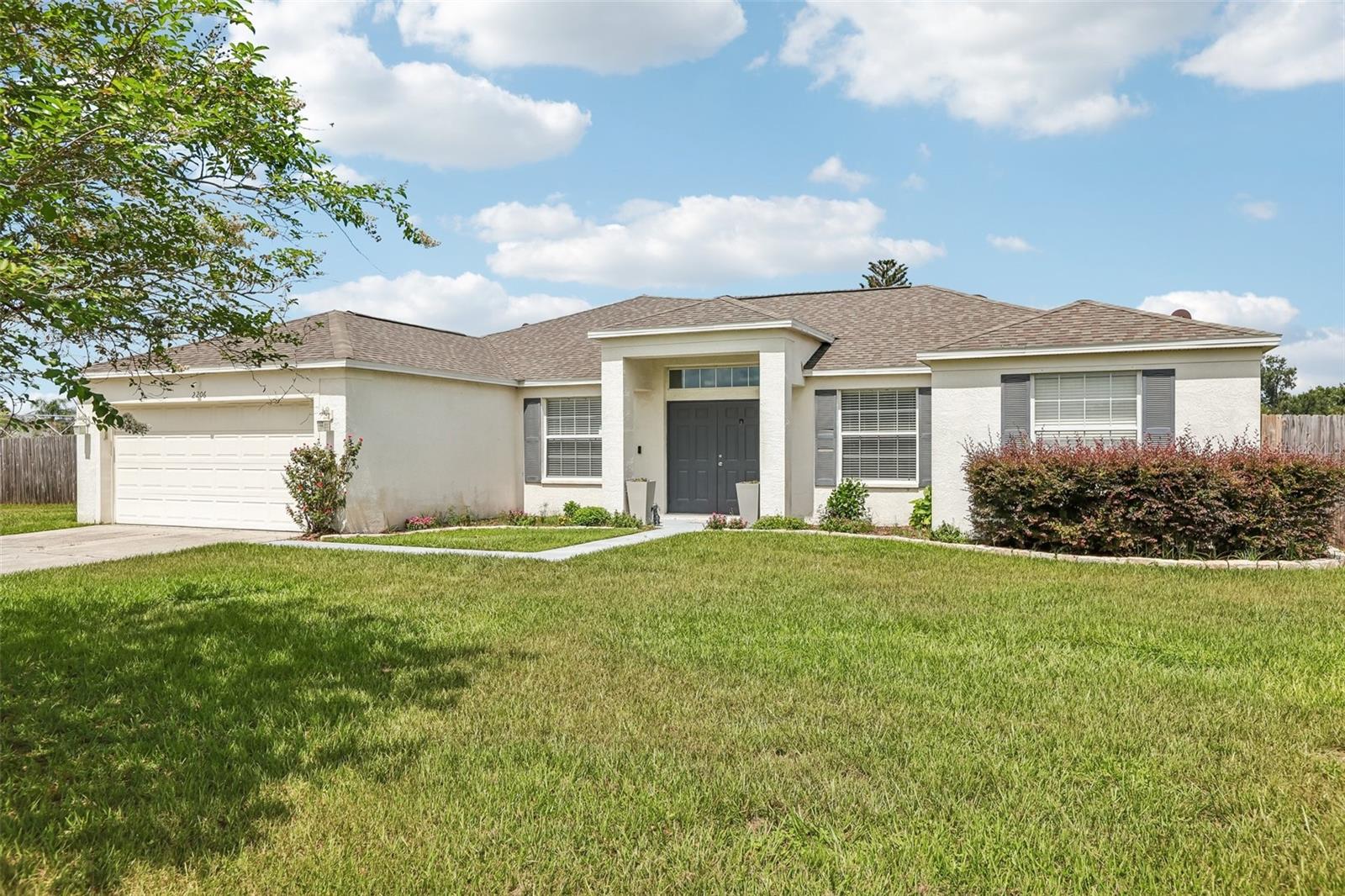 2206 Wooden Shoe Way, Plant City, FL 33567