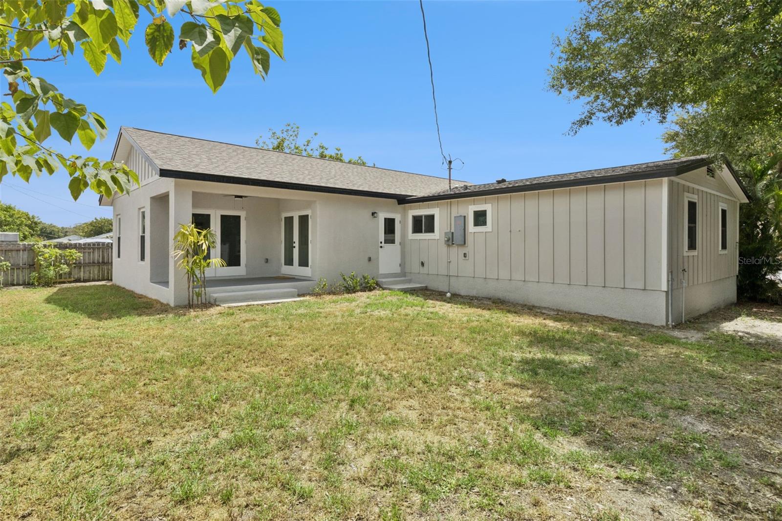 7211 Orpine Dr N, St Petersburg, FL 33702