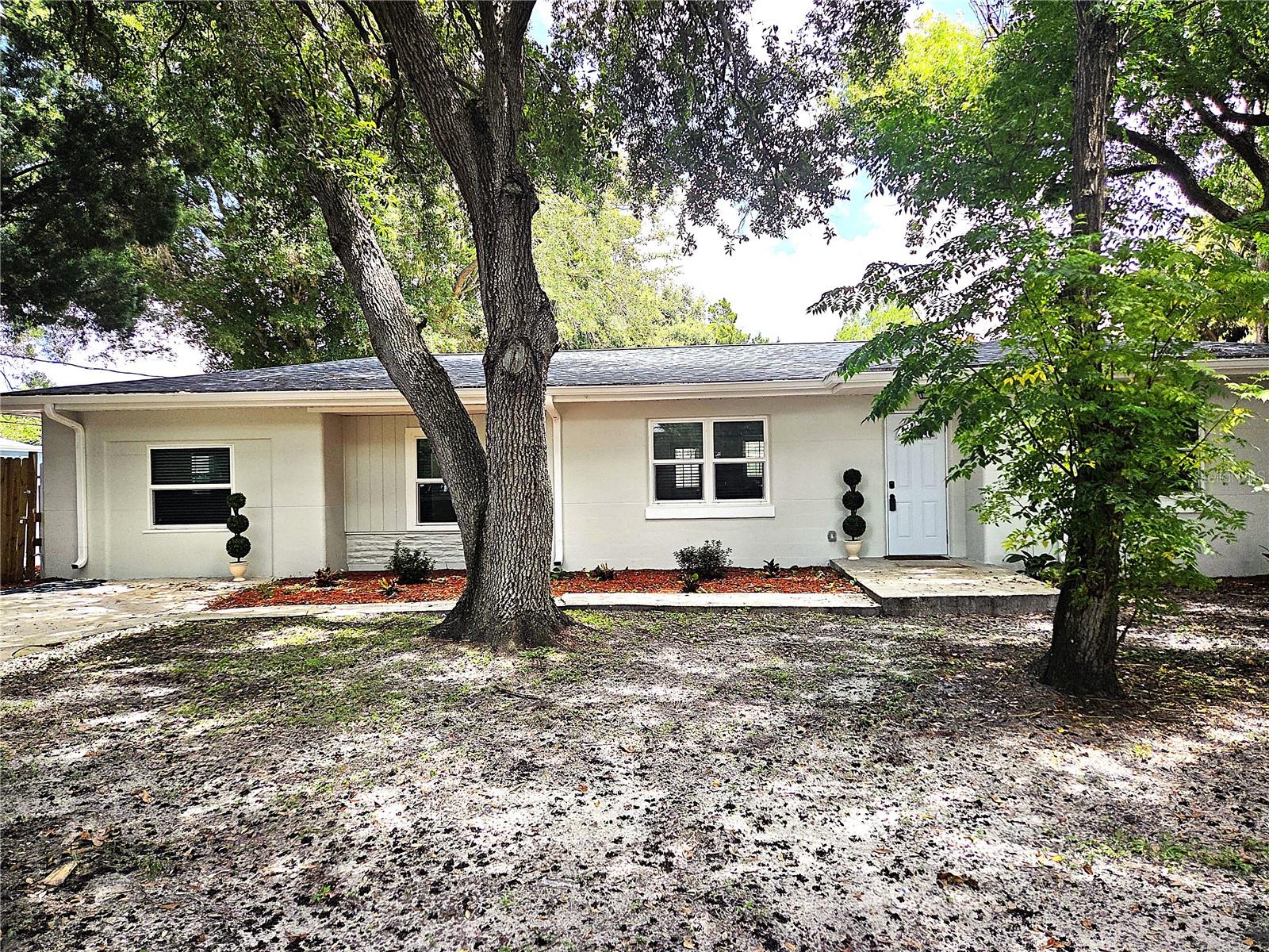 264 14th St NW, Largo, FL 33770