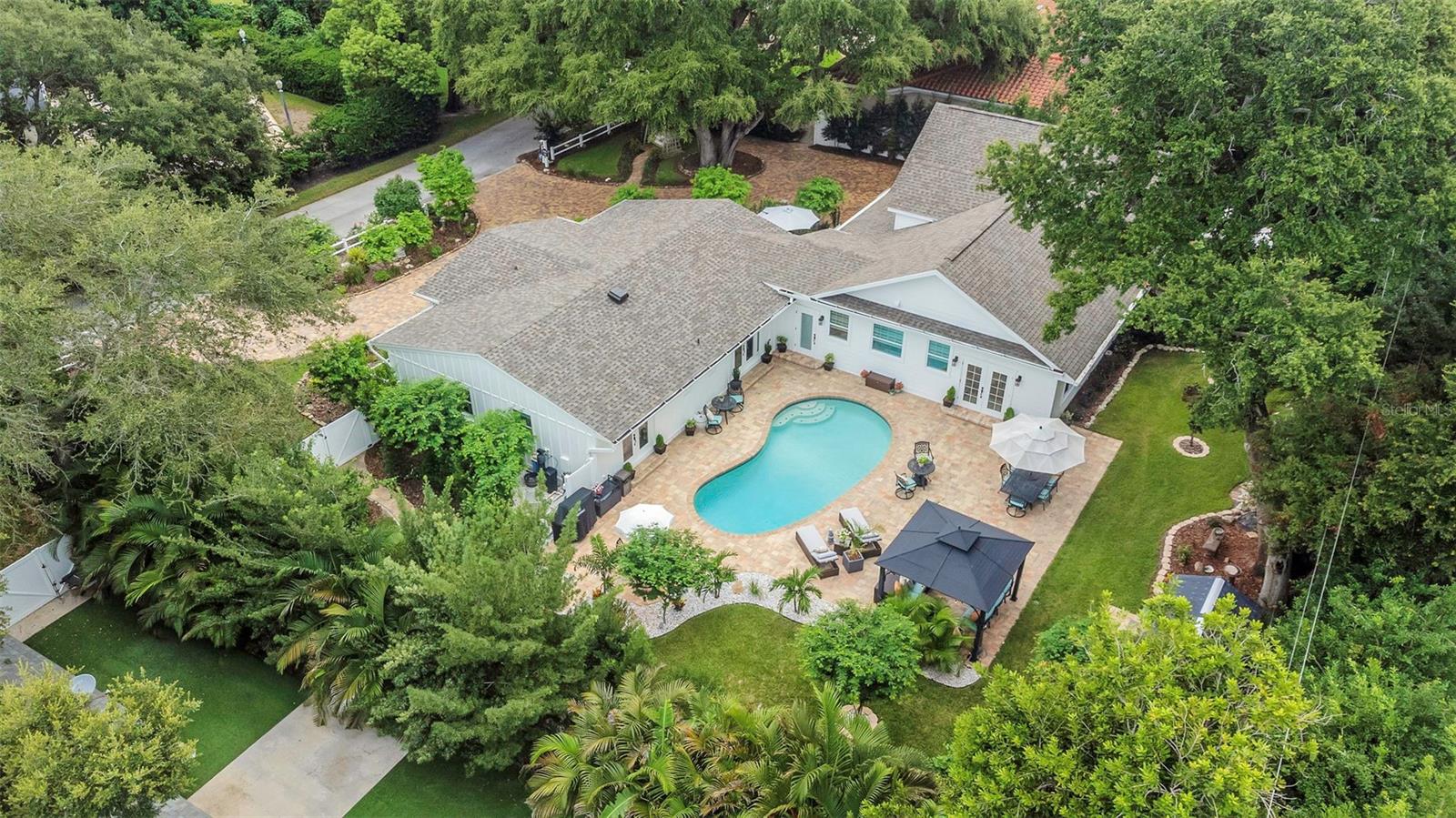 411 Roebling Rd S, Belleair, FL 33756
