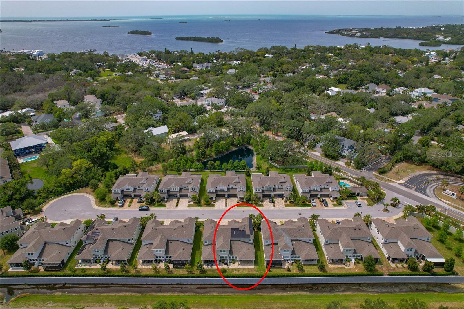 597 Ozona Village Dr, Palm Harbor, FL 34683