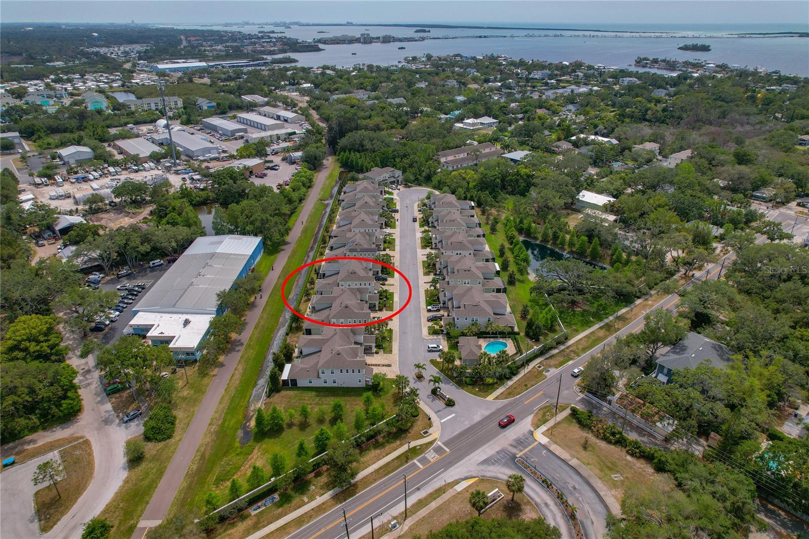 597 Ozona Village Dr, Palm Harbor, FL 34683