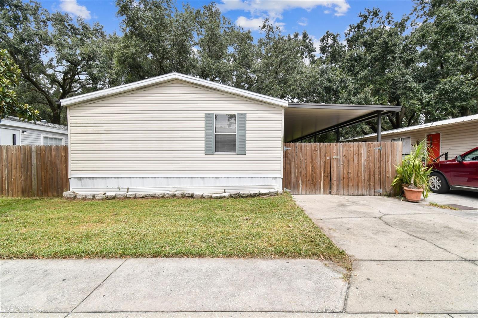 10607 Bay Hills Cir, Thonotosassa, FL 33592